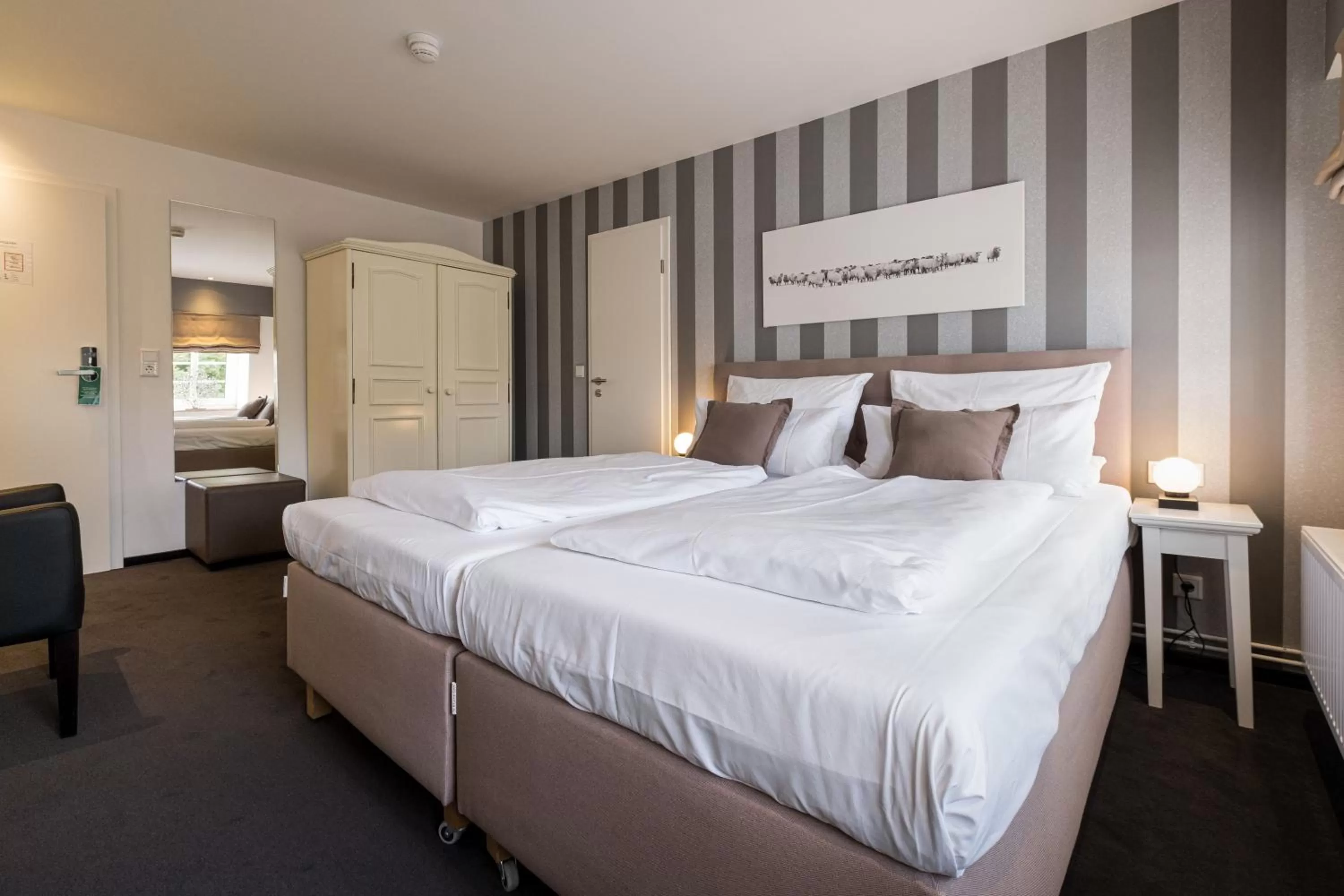 Photo of the whole room, Bed in Eichhorns