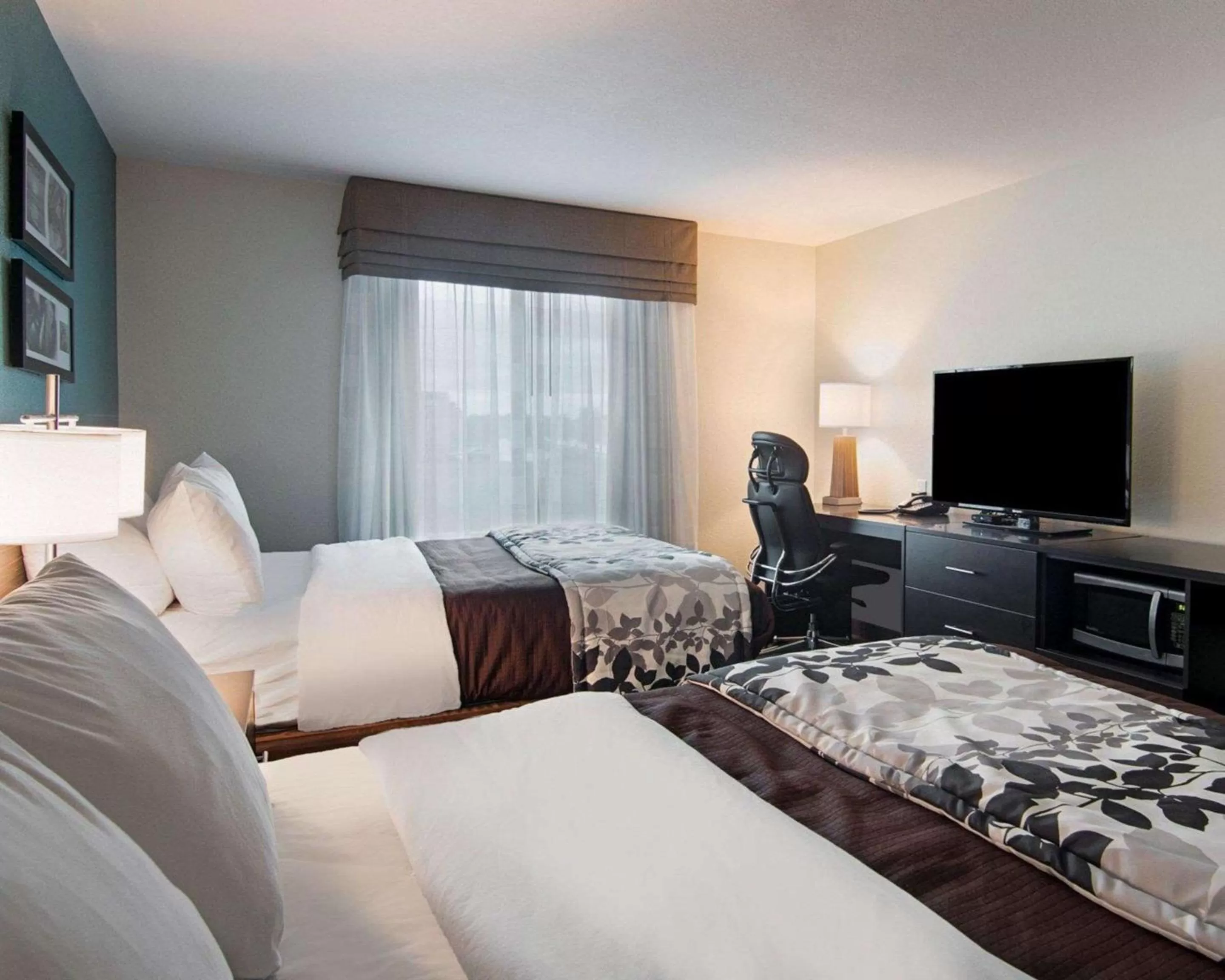 Photo of the whole room, Bed in Sleep Inn & Suites Fort Dodge