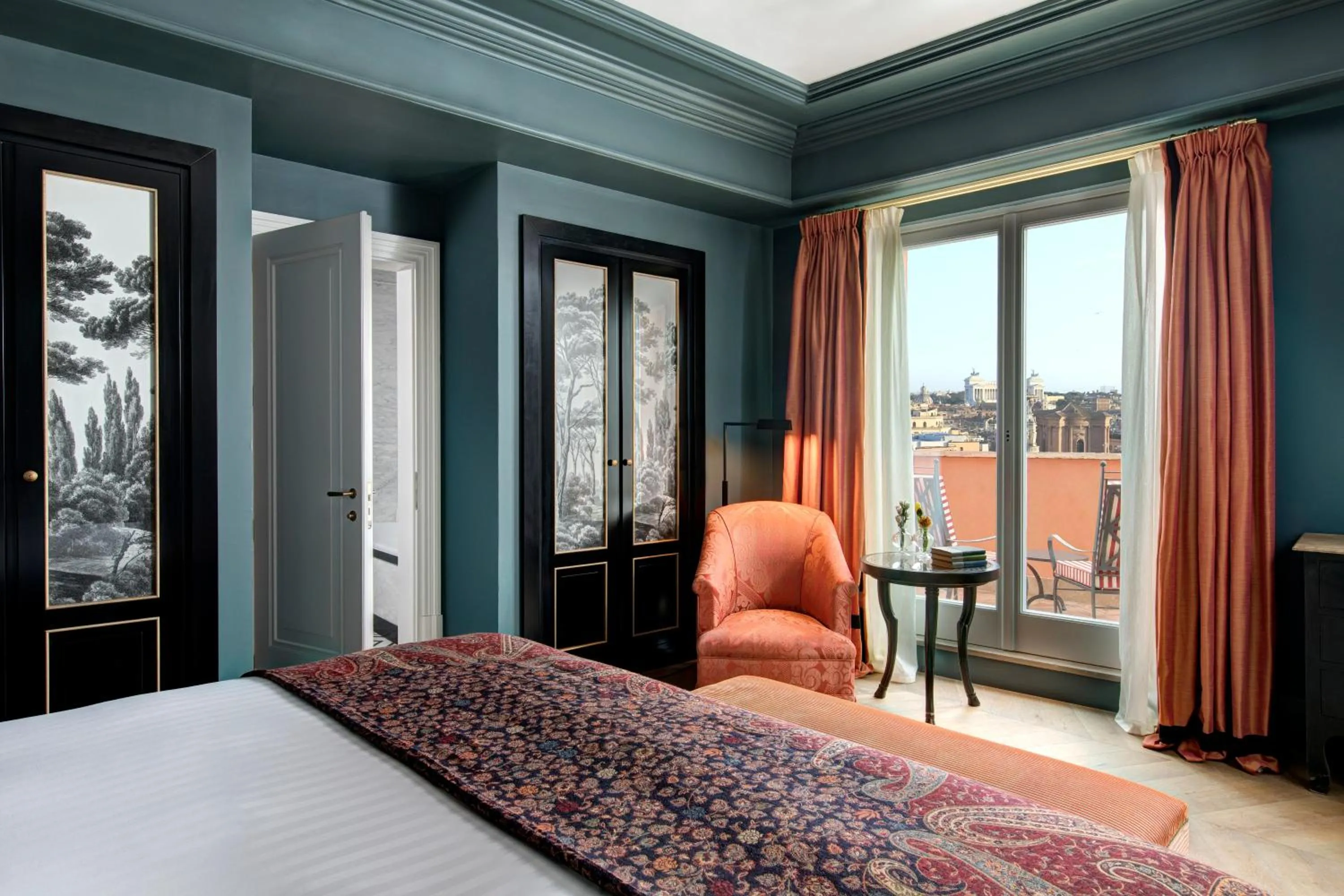 Bed in Rocco Forte Hotel De La Ville