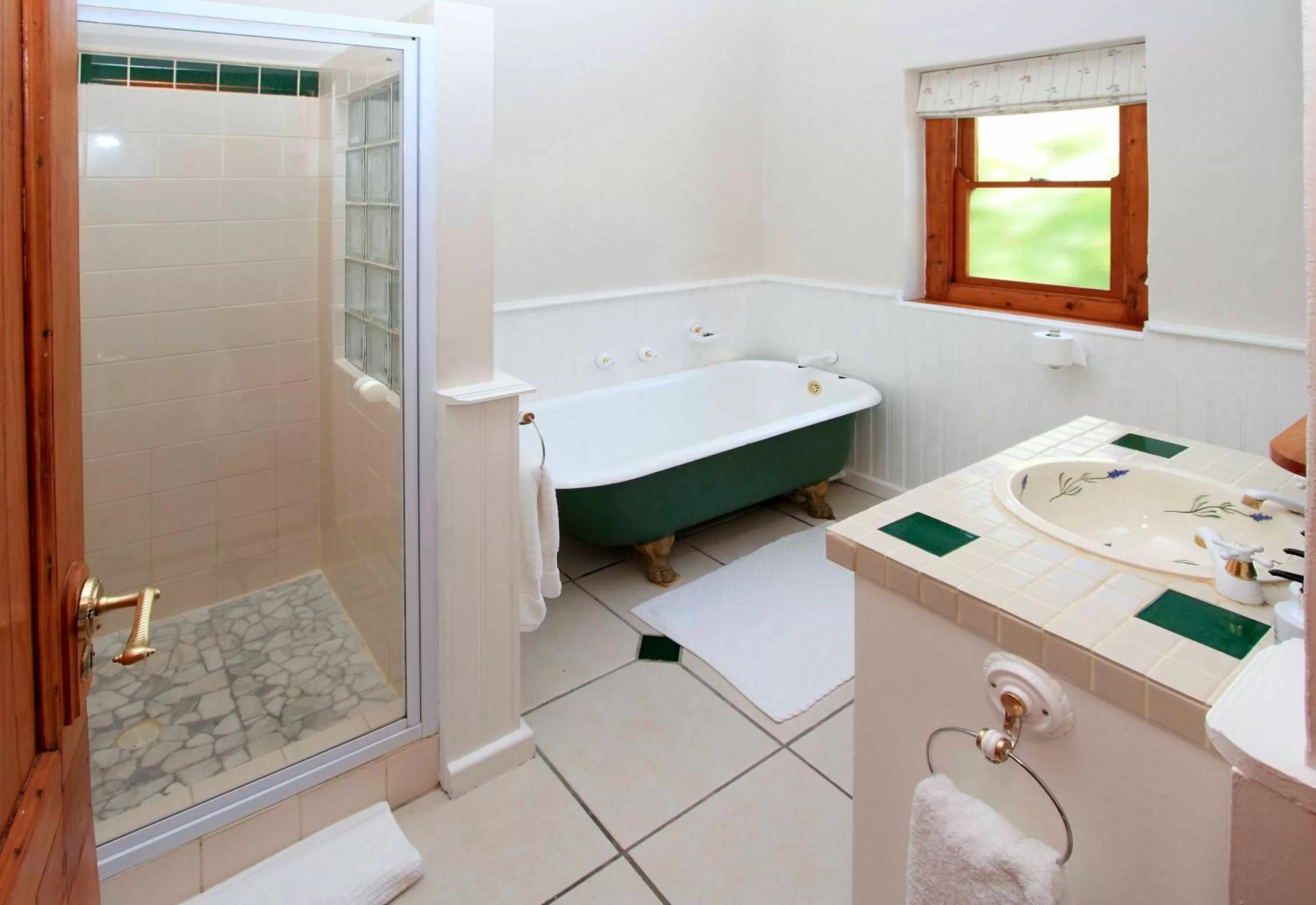 Bathroom in Montagu Vines Guesthouse