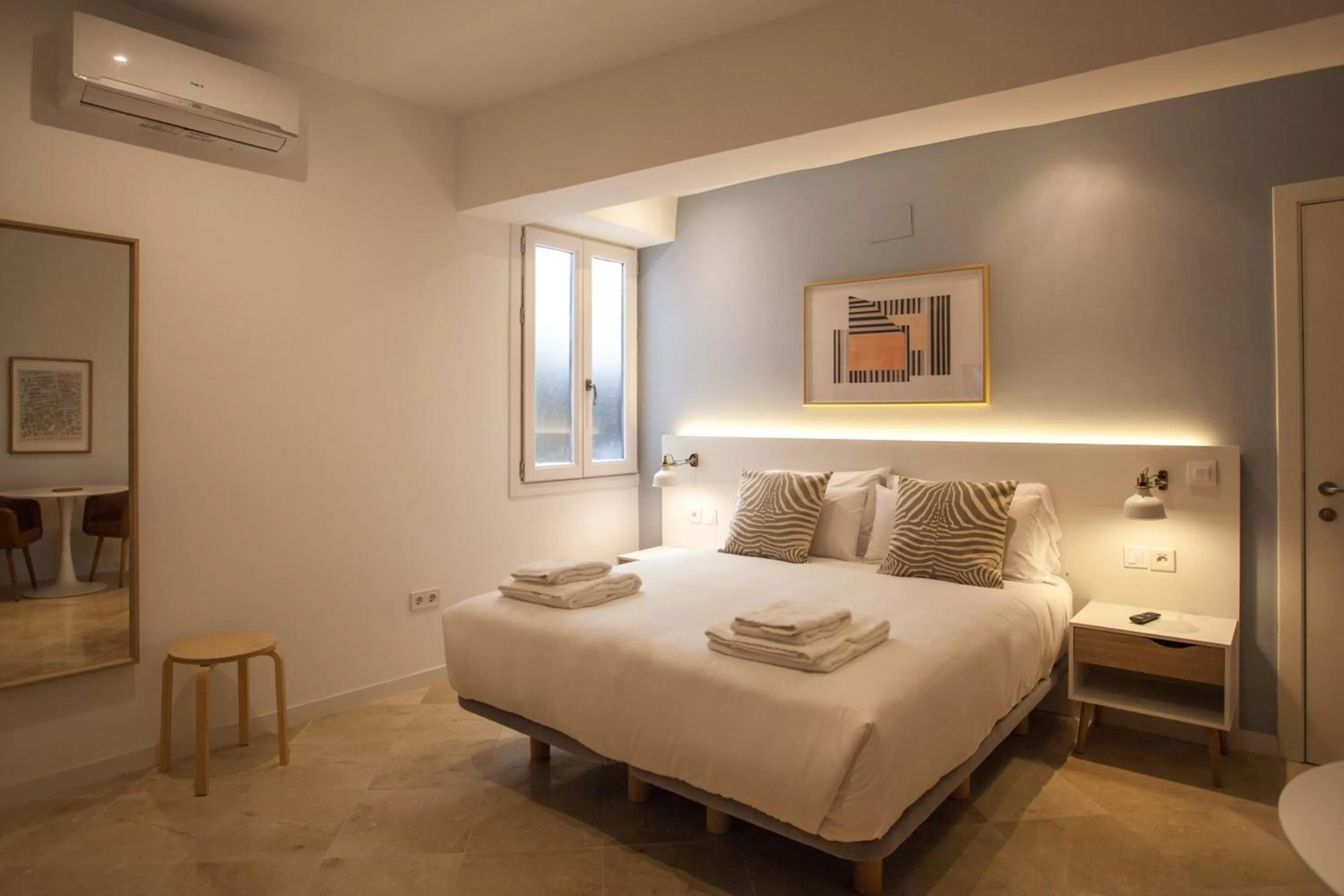 Photo of the whole room, Bed in Gran Central Suites