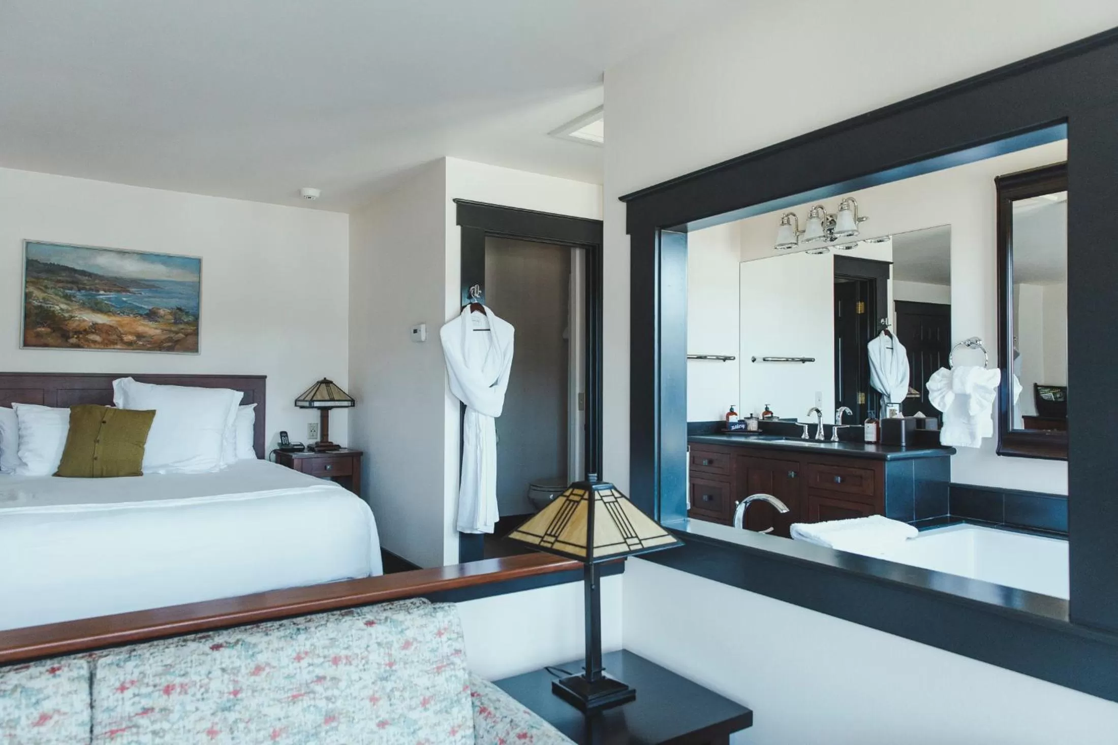 Bed in Noyo Harbor Inn