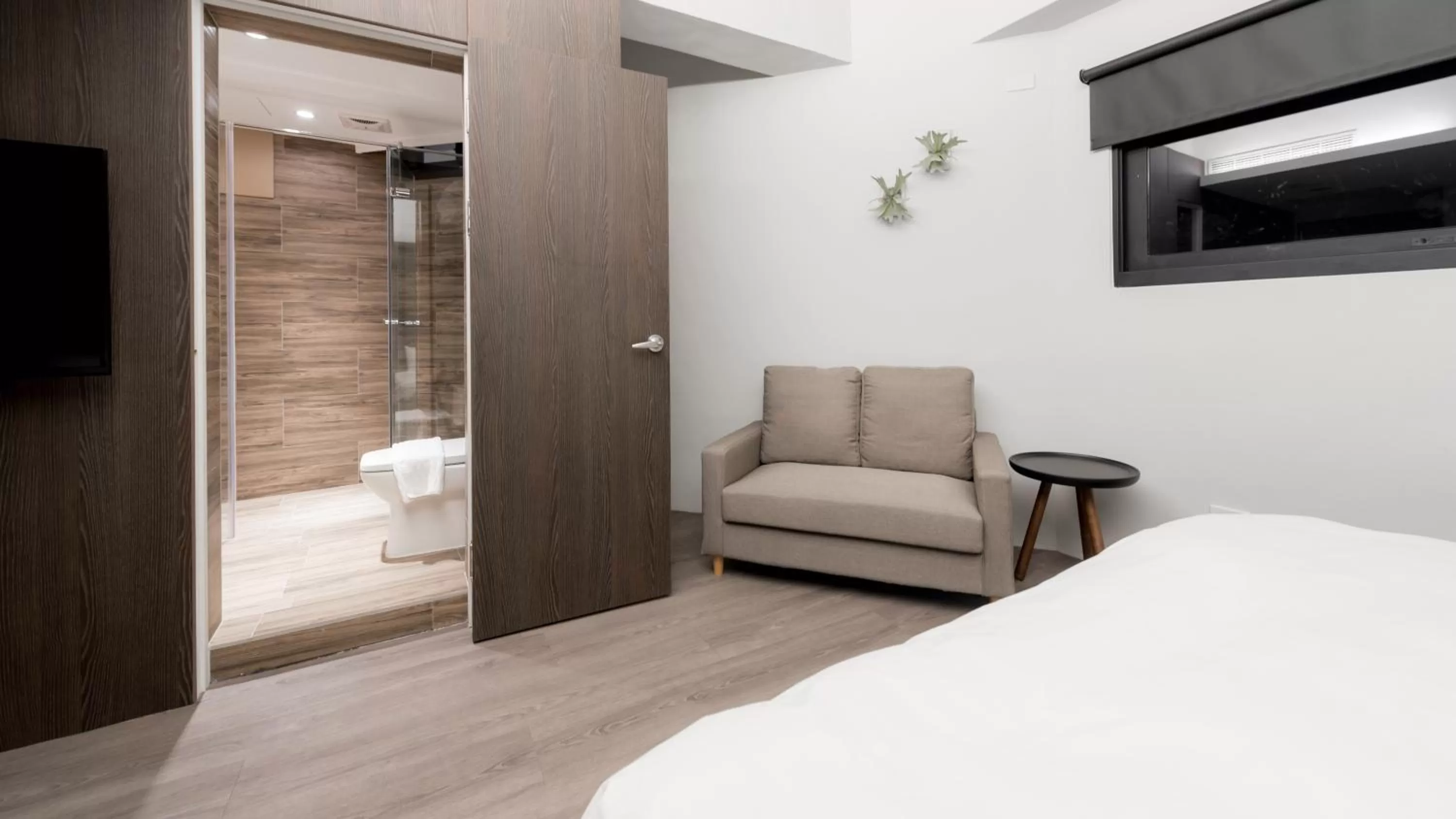 Photo of the whole room, Bed in Wountain Hotel