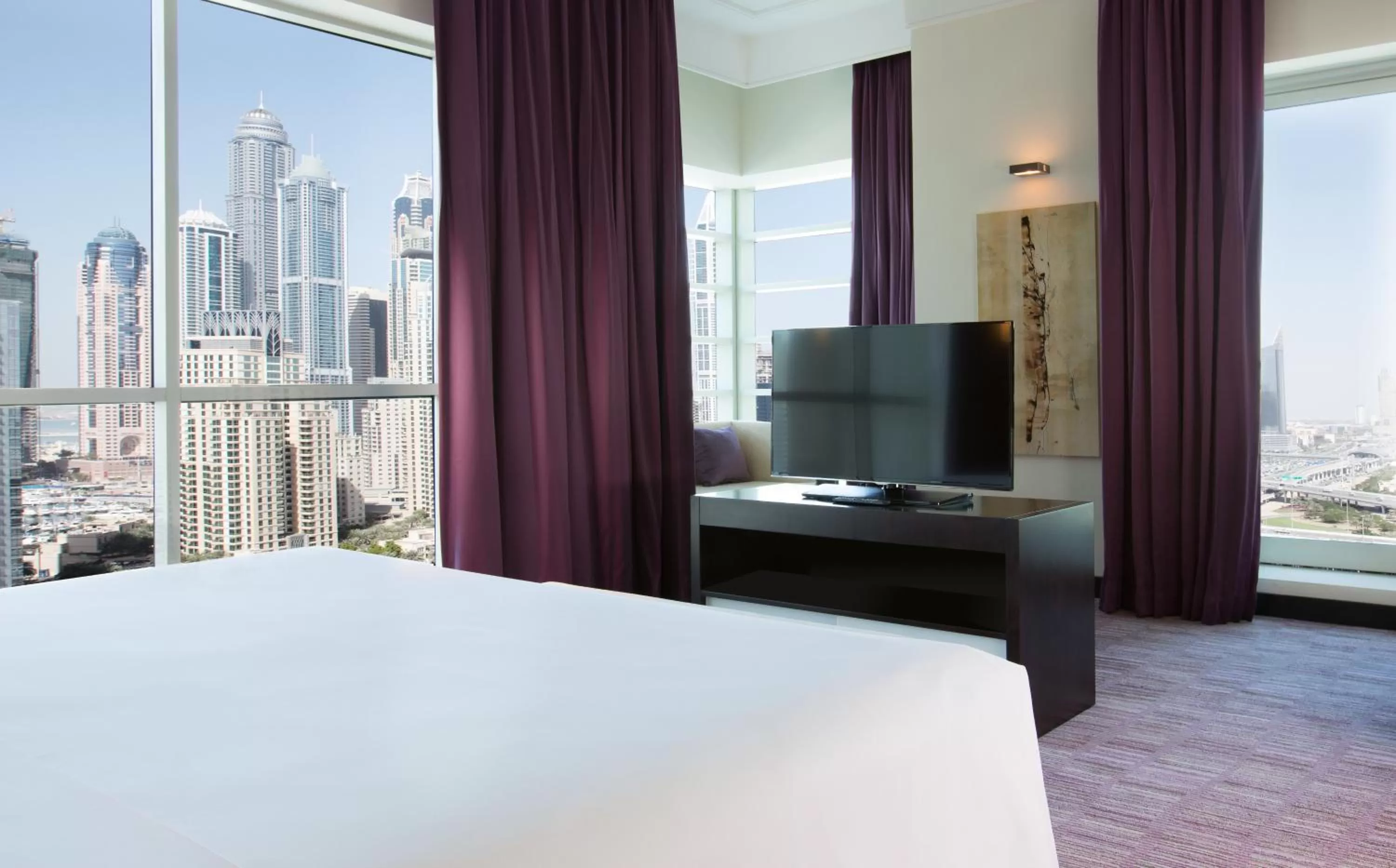 TV and multimedia, Bed in Pullman Dubai Jumeirah Lakes Towers