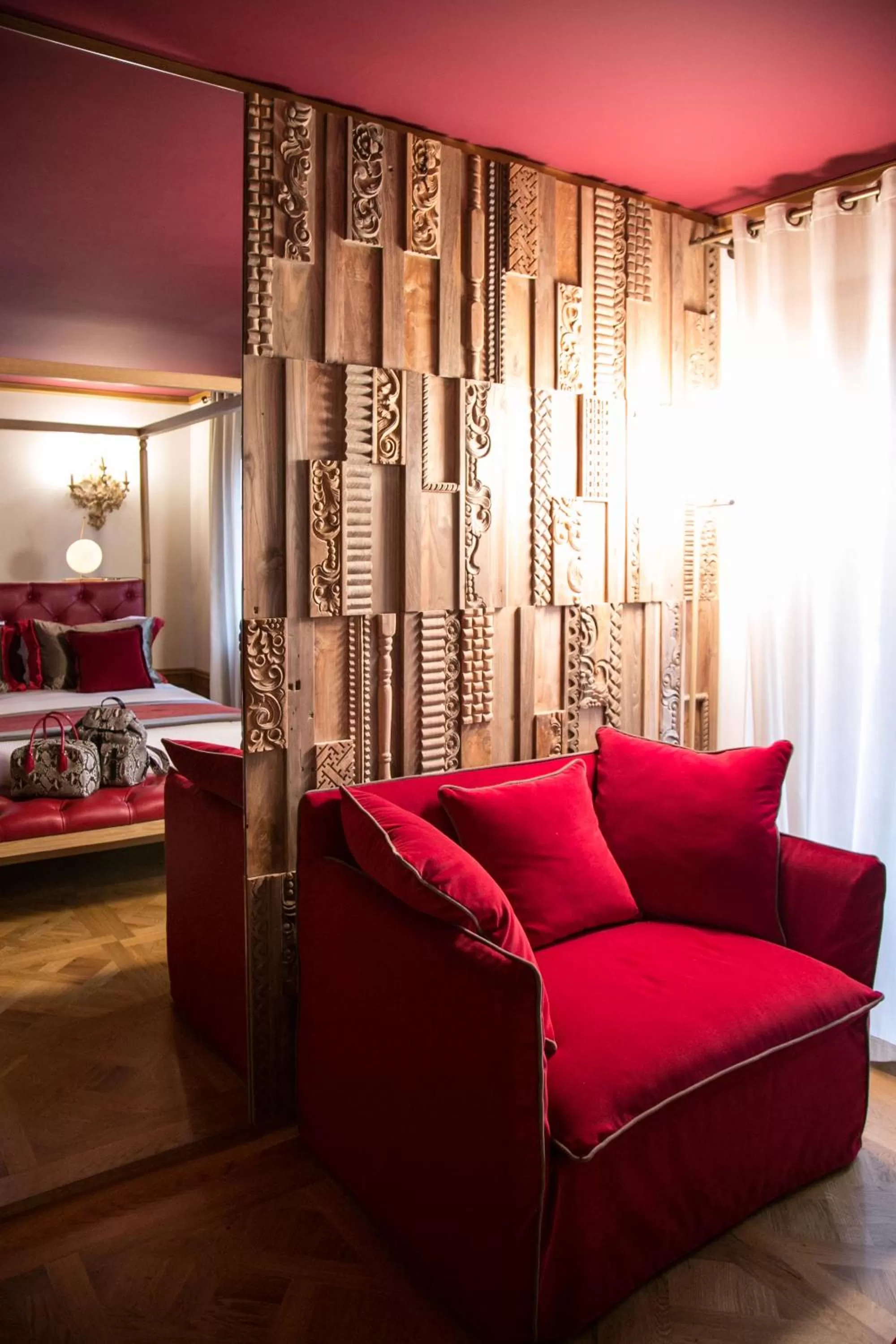 Decorative detail, Bed in Ambra Cortina Luxury&Fashion Hotel