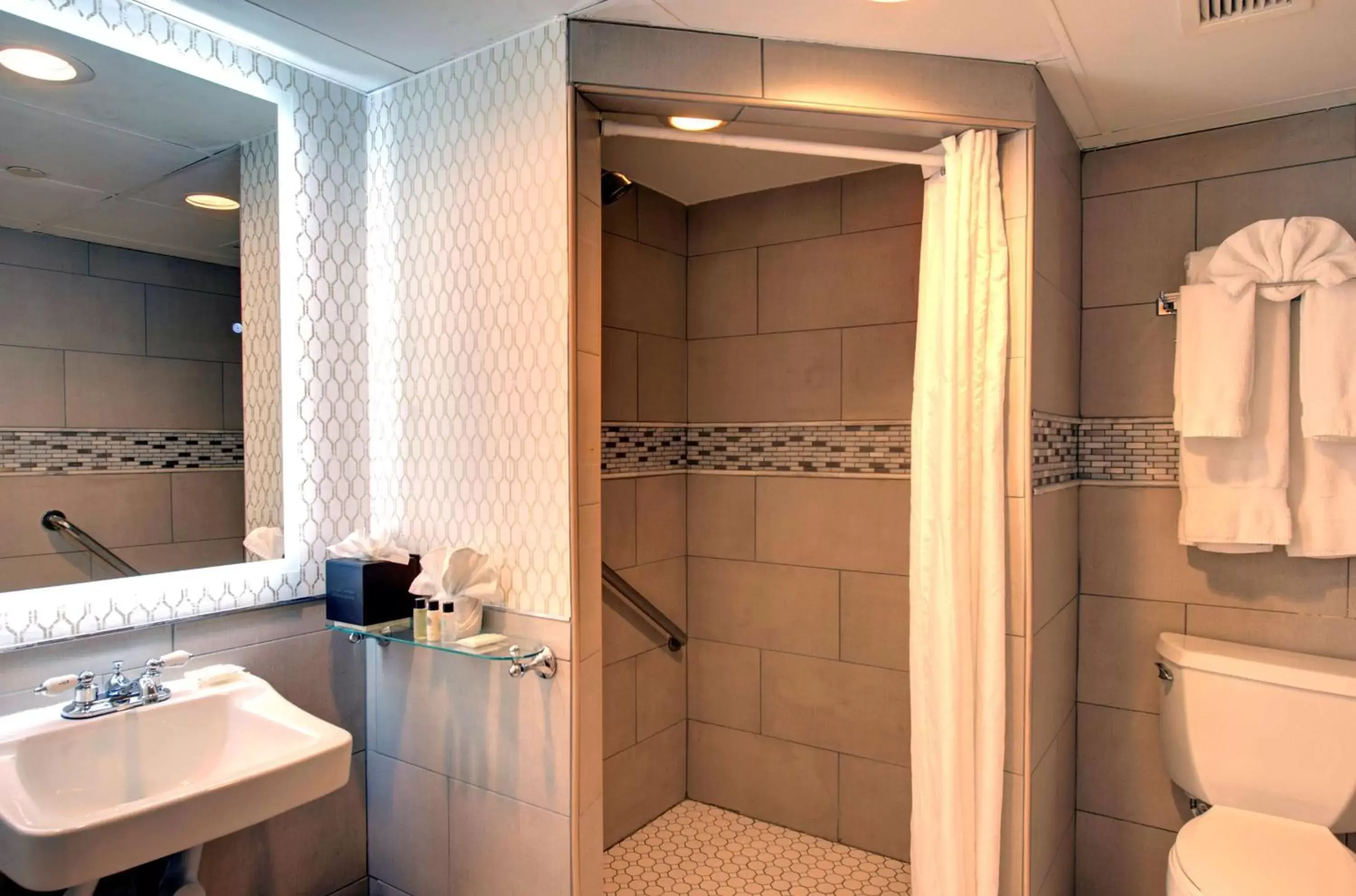 Queen Room with Roll-In Shower - Mobility and Hearing Access in The Roslyn, Tapestry Collection by Hilton Queen Room with Roll-In Shower - Mobility and Hearing Access in The Roslyn, Tapestry Collection by Hilton