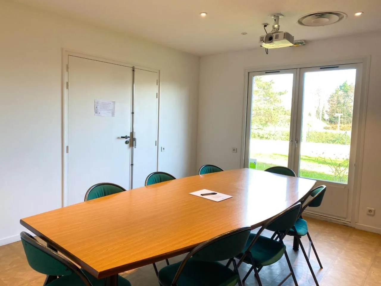 Meeting/conference room in Kyriad Direct Roanne Hôtel