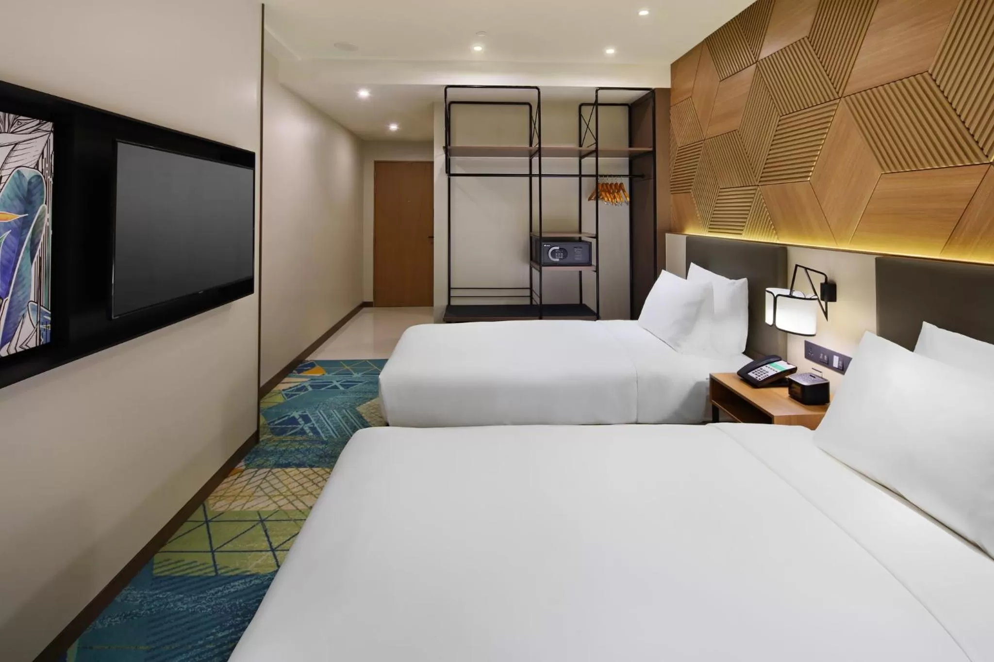 Photo of the whole room, Bed in Holiday Inn Cebu City by IHG