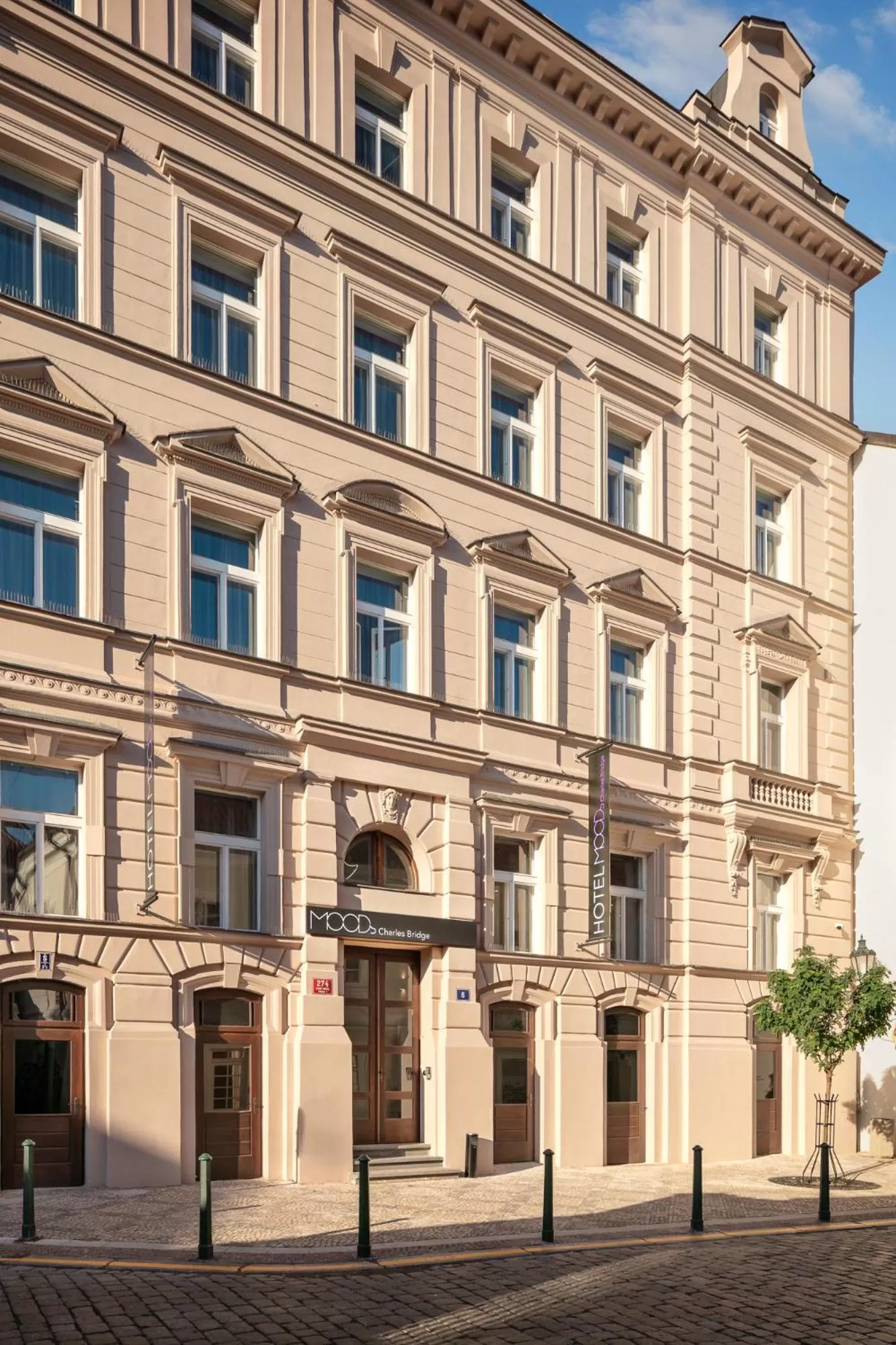 Facade/entrance in MOODs Charles Bridge