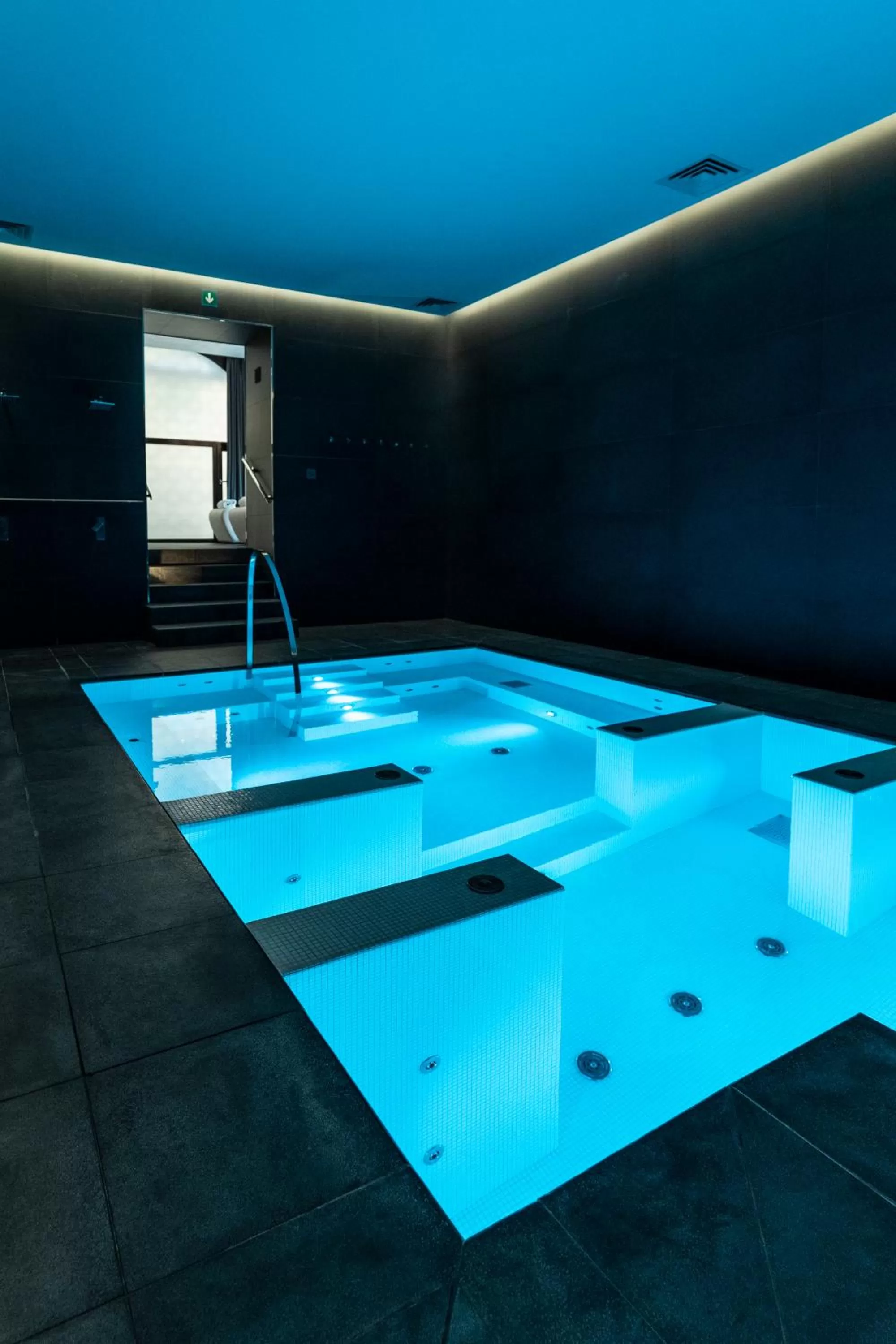 Swimming pool in LHP Hotel Montecatini Palace & SPA