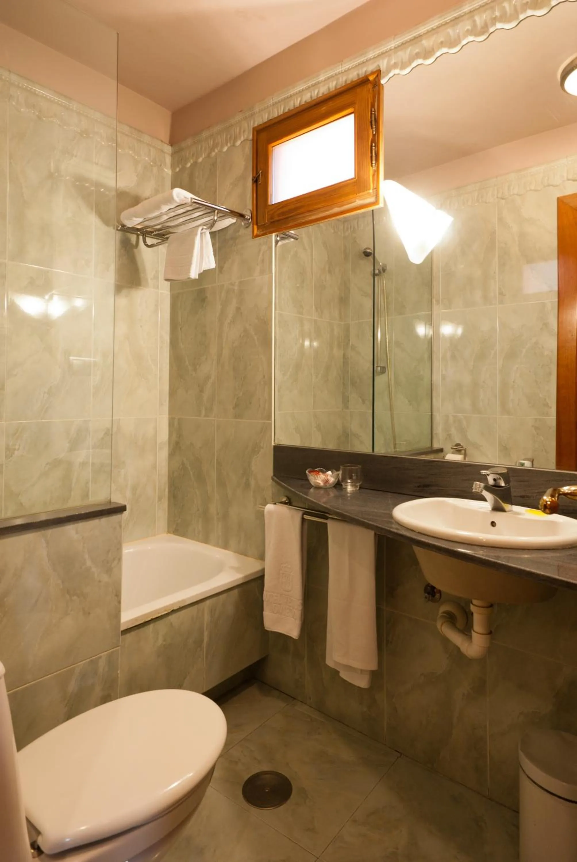 Bathroom in Hotel Vetusta