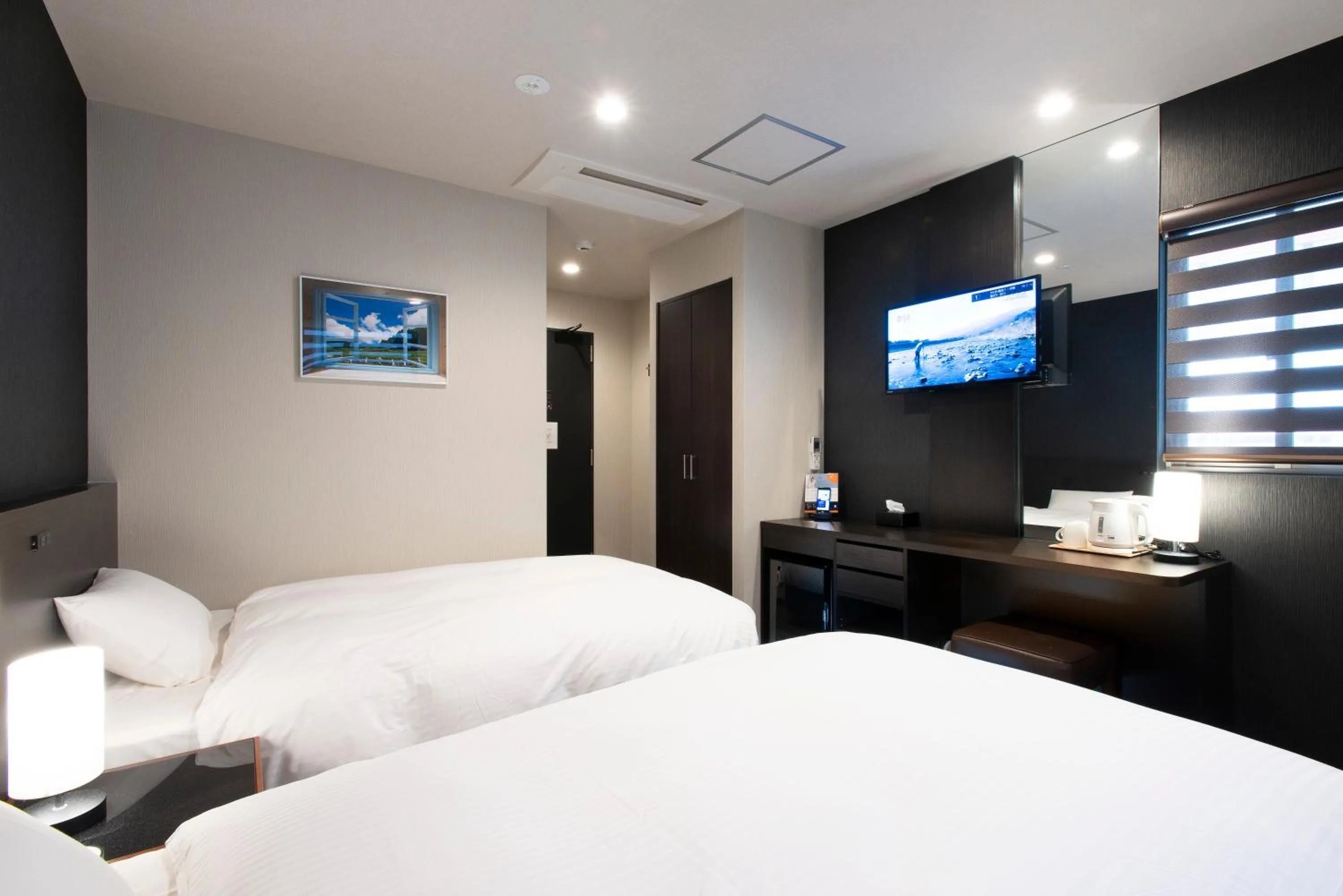 Communal lounge/ TV room, Bed in Hotel Kojan