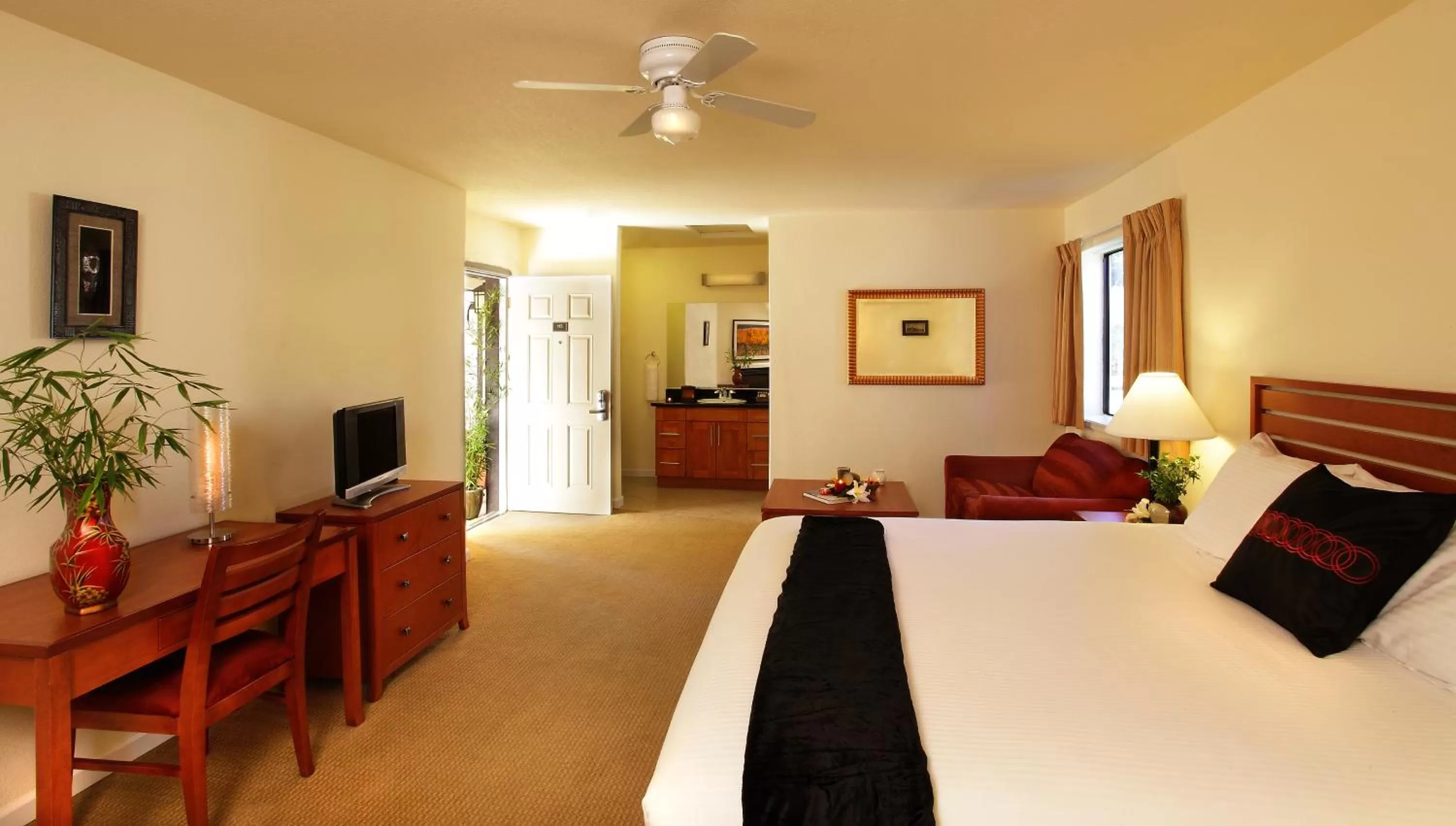 Day, Bed in West Sonoma Inn & Spa