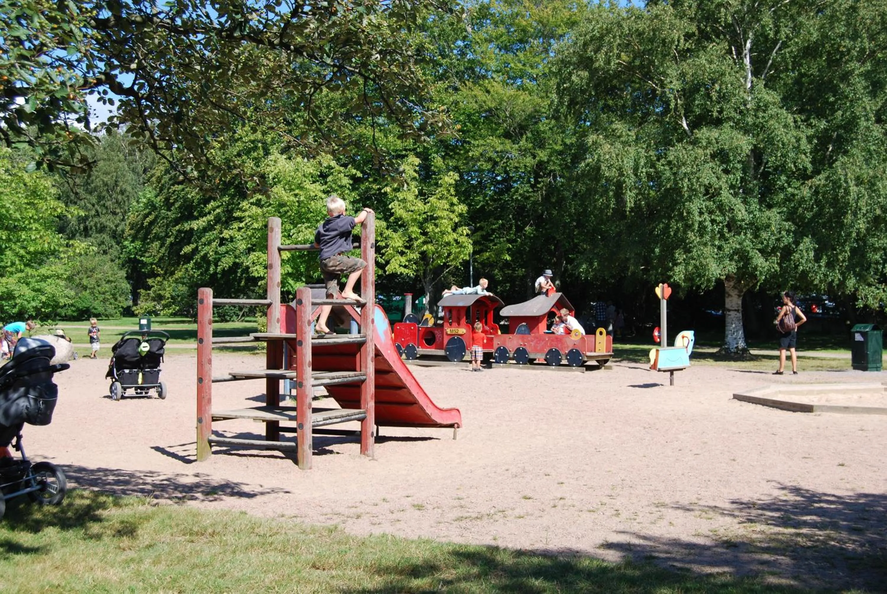 Children play ground in Halmstad Hotell & Vandrarhem Kaptenshamn