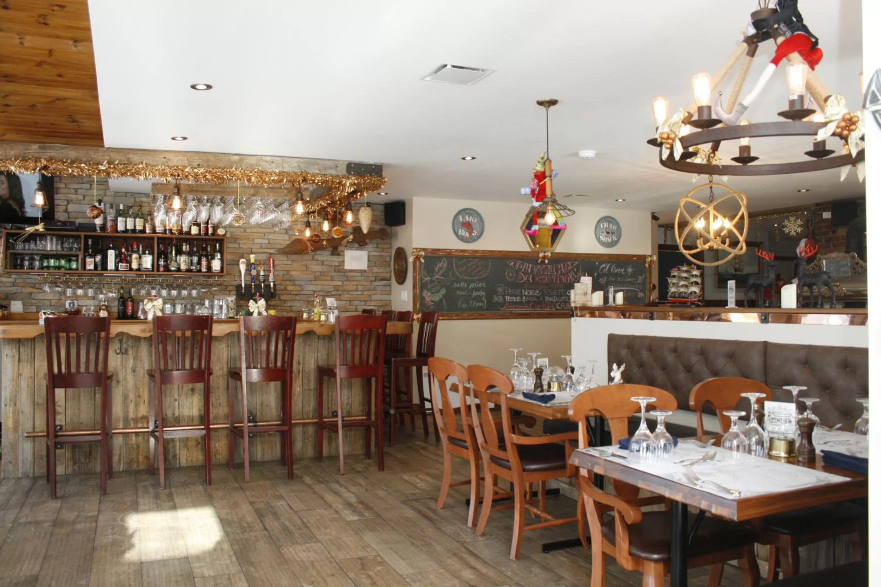 Restaurant/Places to Eat in Auberge et Chalets sur le Lac