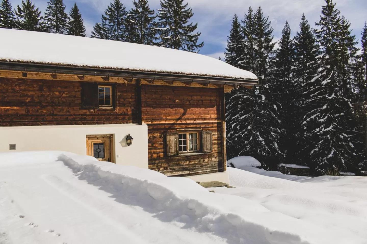 Facade/entrance in Berghaus Alpenrösli
