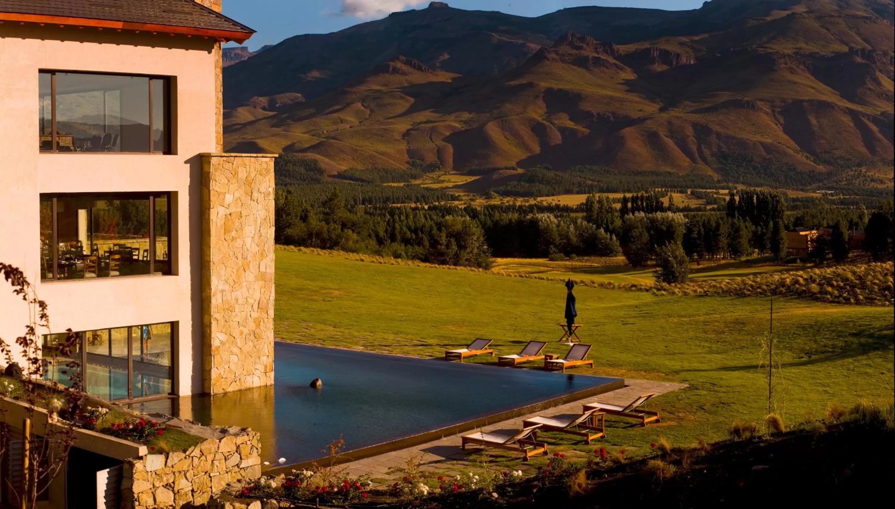 Property building in Loi Suites Chapelco Hotel