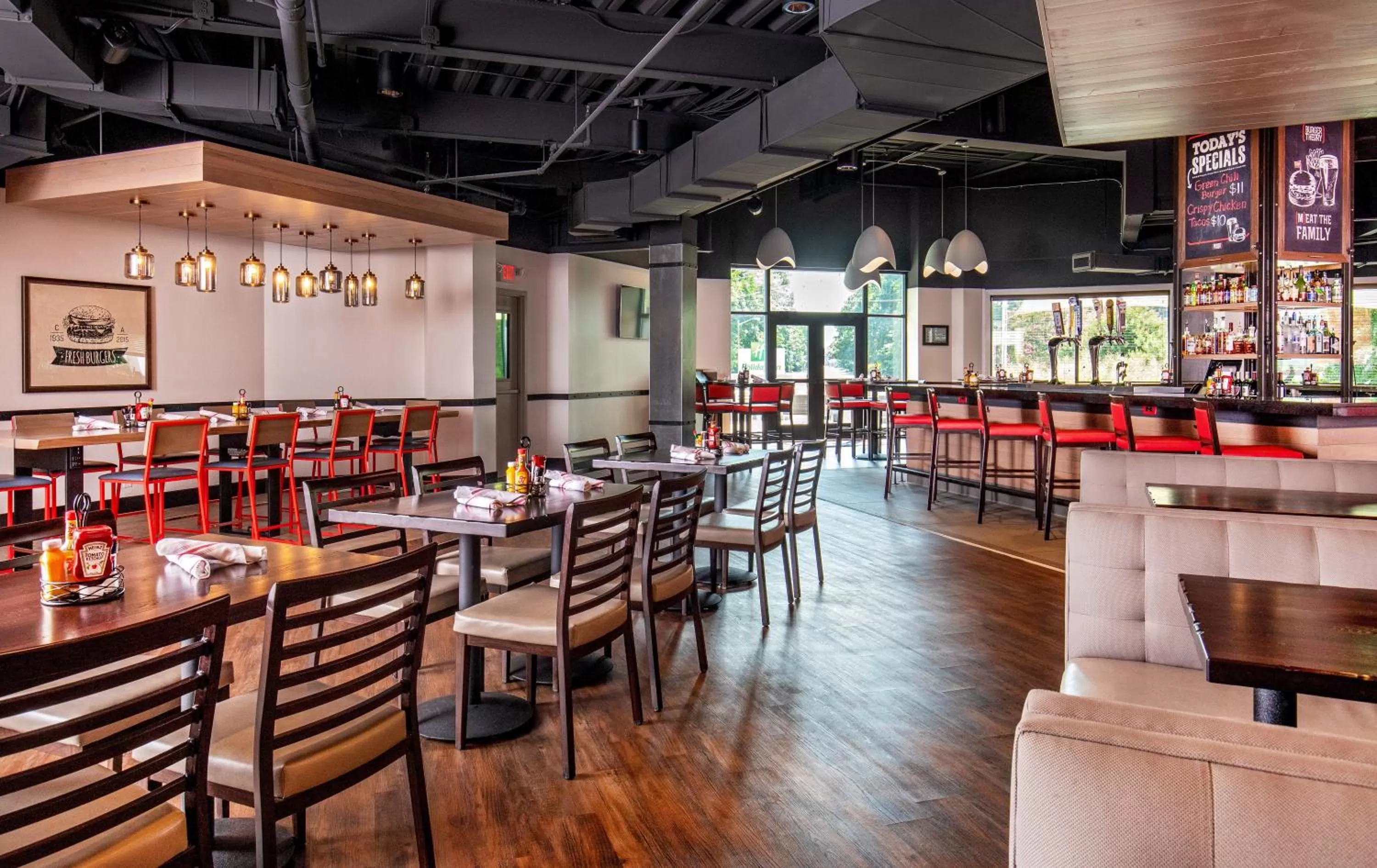 Restaurant/places to eat in Holiday Inn Newport News - Hampton by IHG