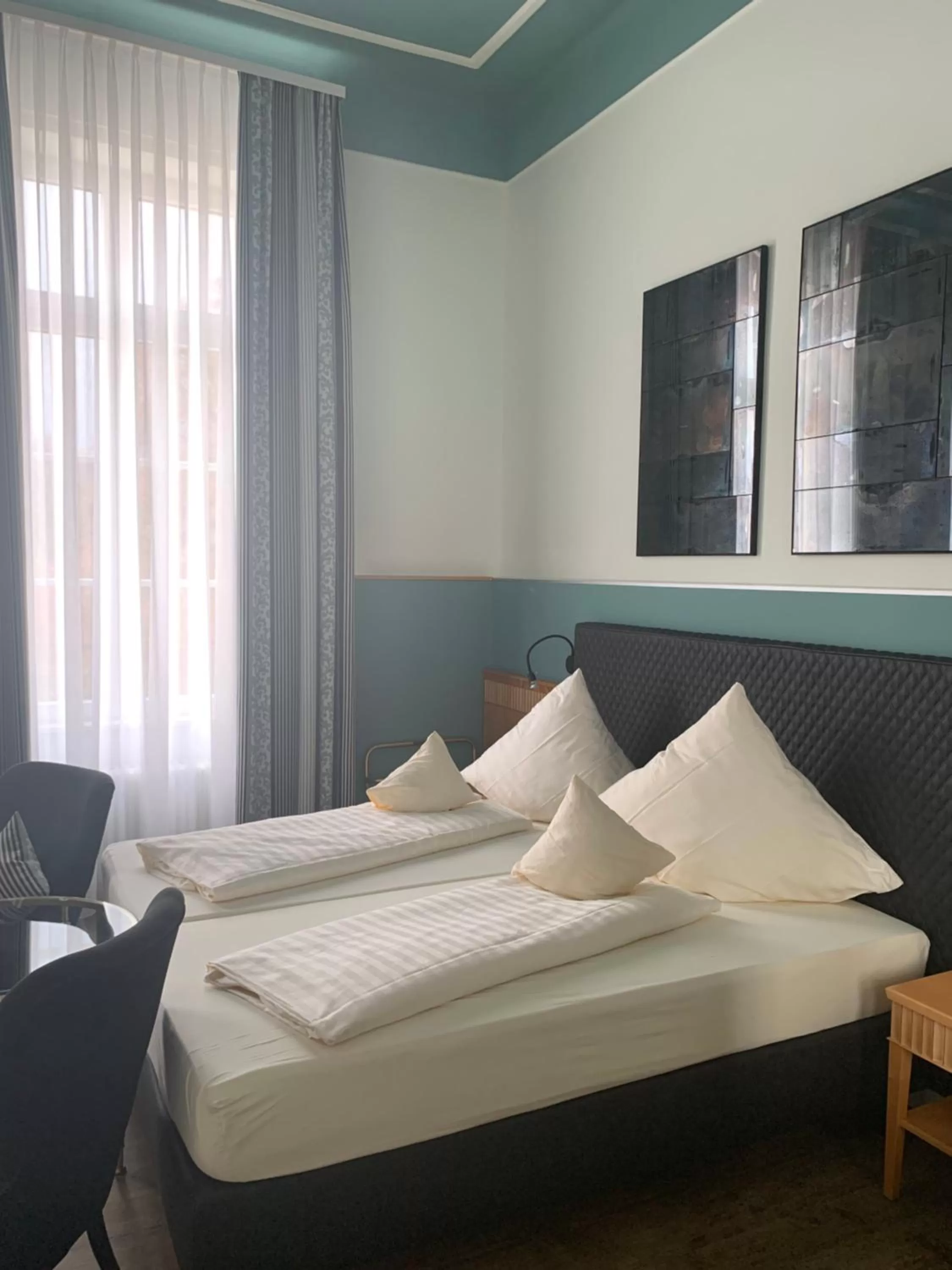 Bedroom, Bed in Villa Thea Hotel am Rosengarten