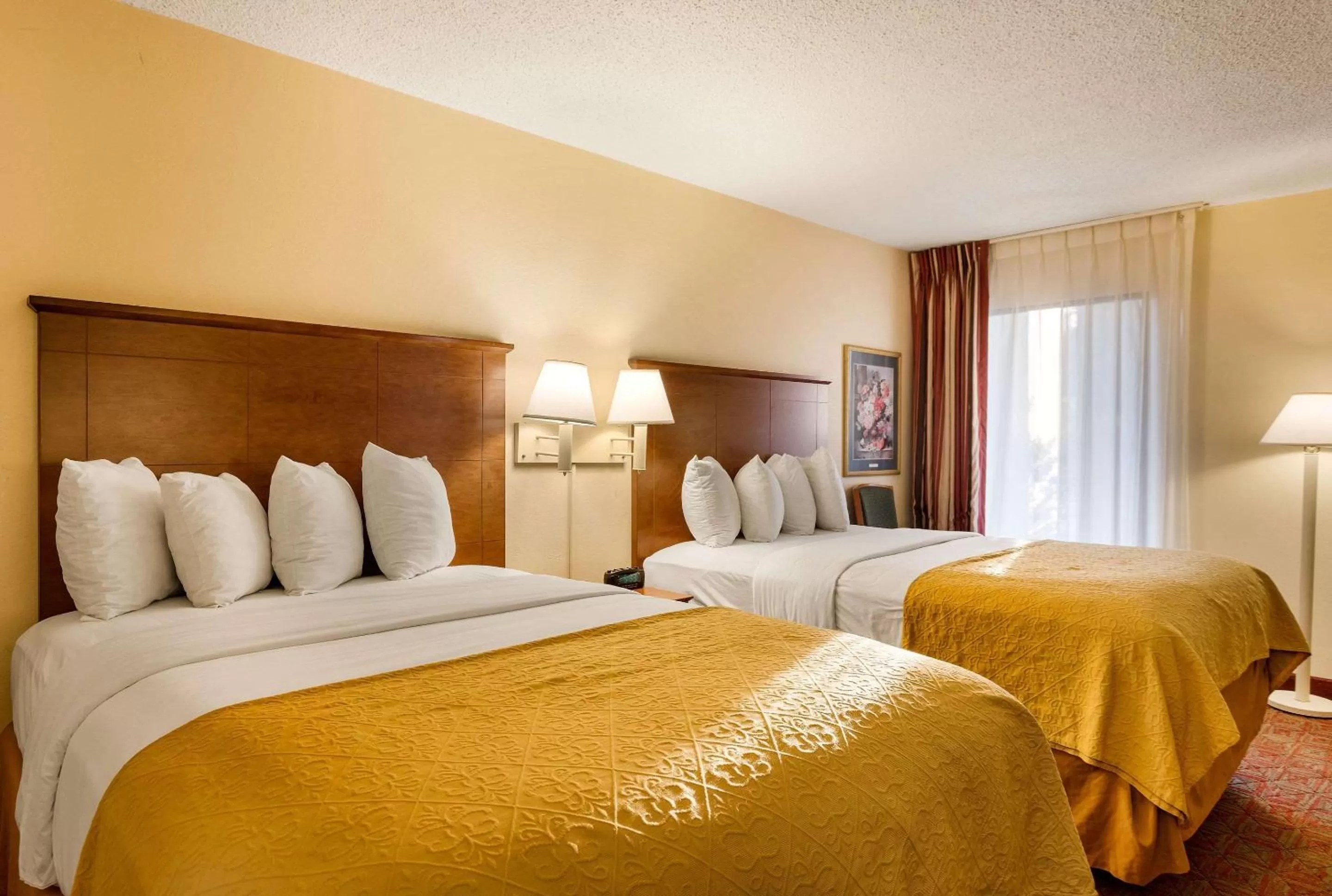 Photo of the whole room, Bed in Quality Inn Blytheville