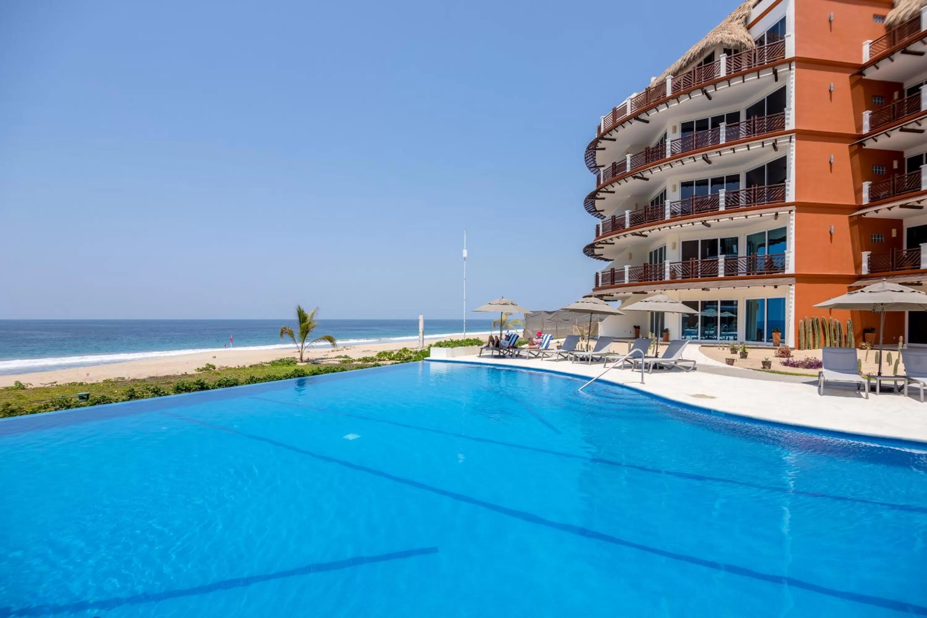 Swimming pool in Vivo Resorts