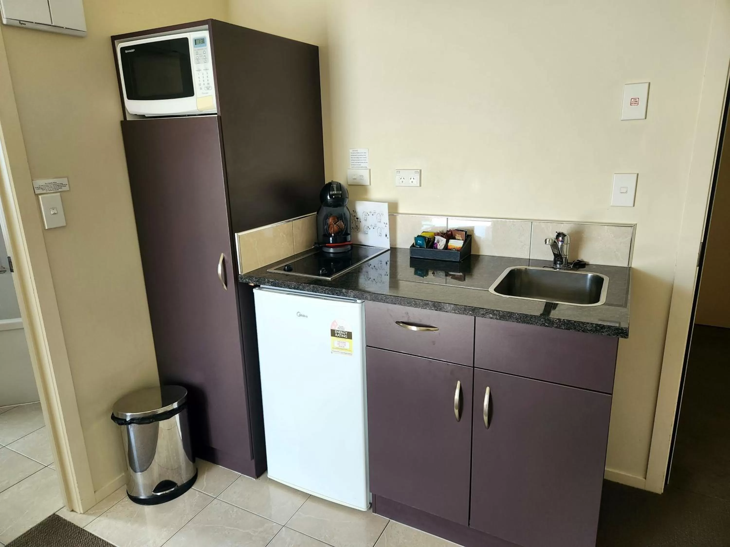 Kitchen or kitchenette in B-Ks Premier Motel Palmerston North