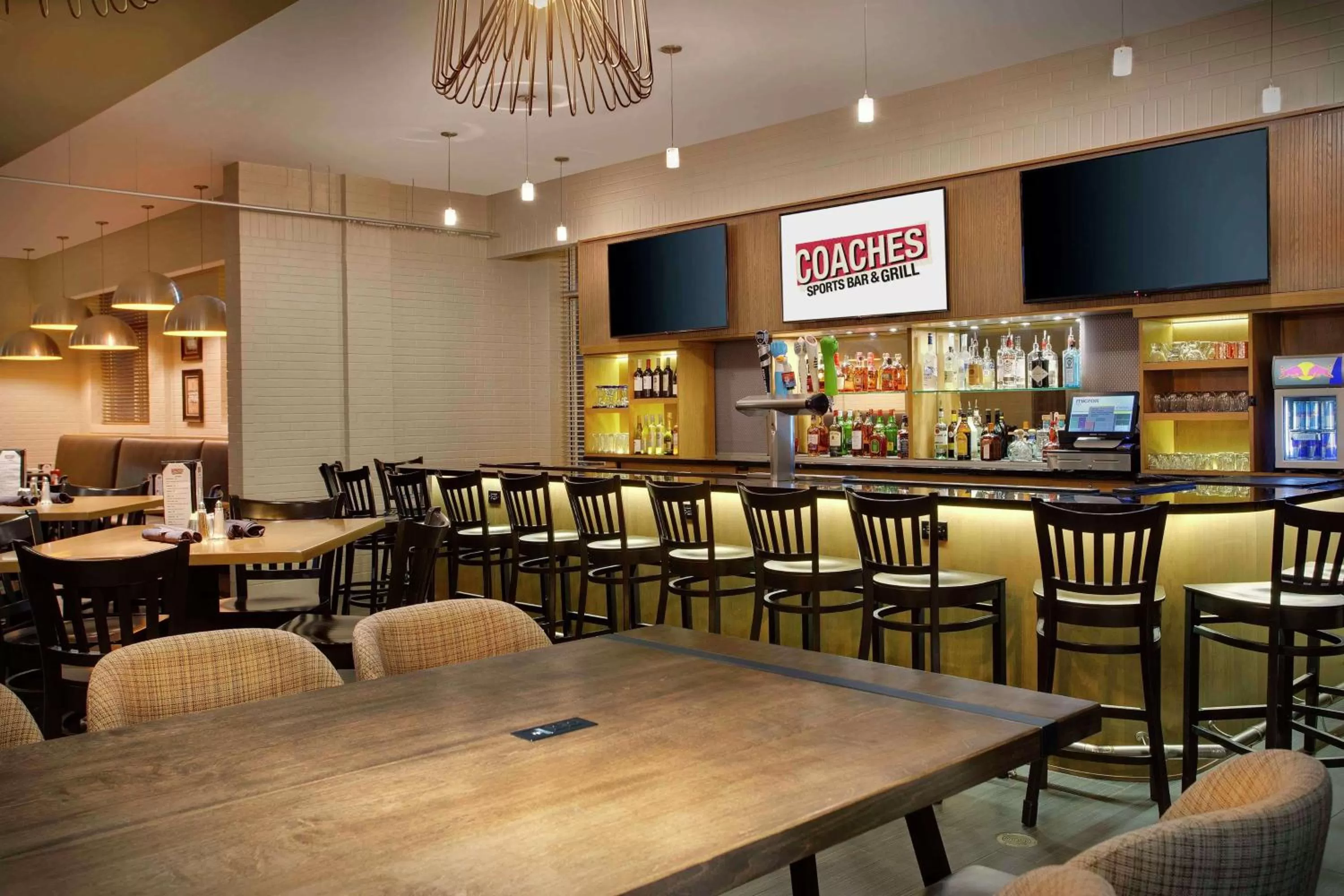 Lounge or bar in DoubleTree by Hilton Chicago Midway Airport, IL