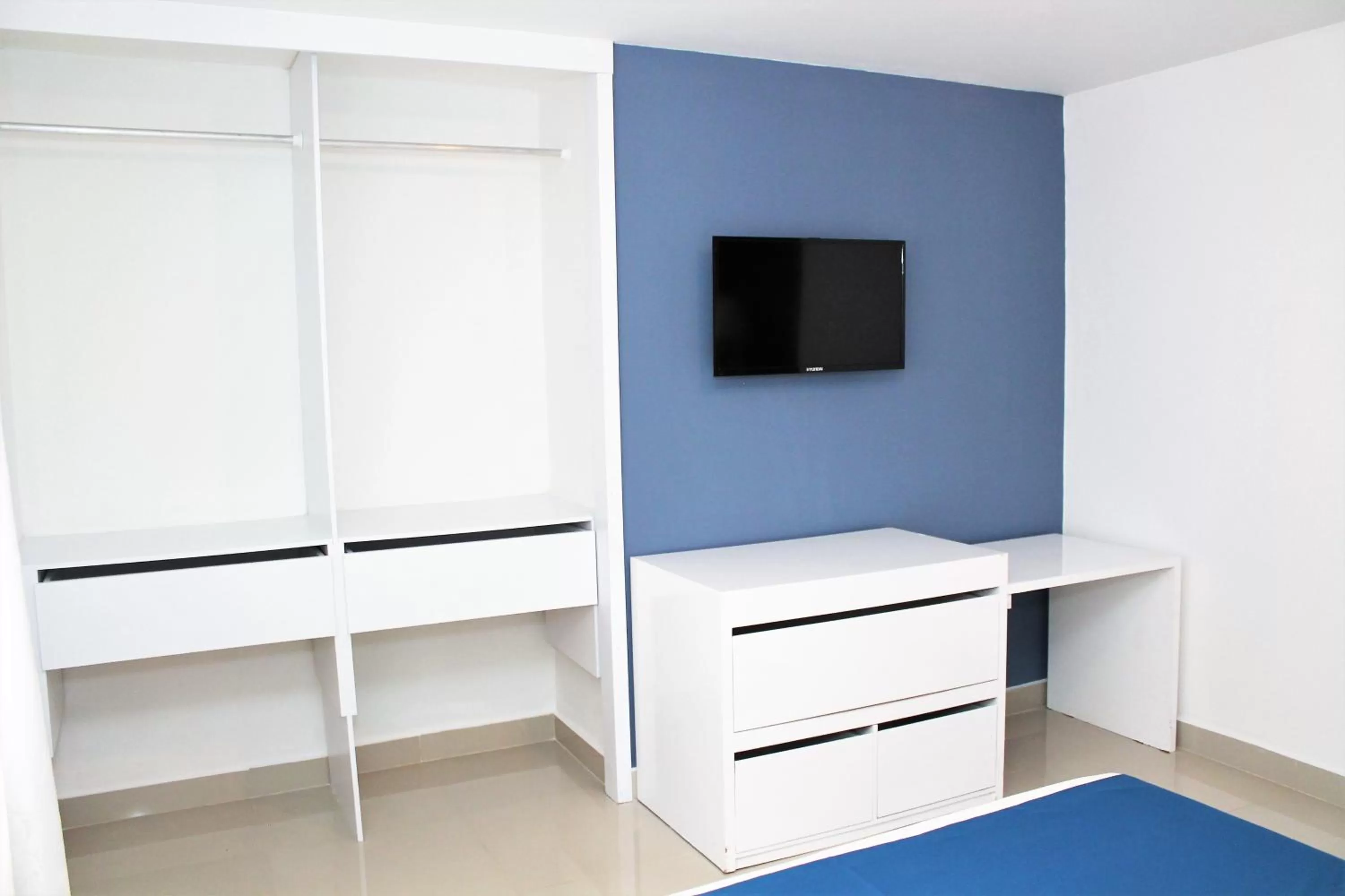 Photo of the whole room, TV/Entertainment Center in Eslait Hotel & Apartamentos