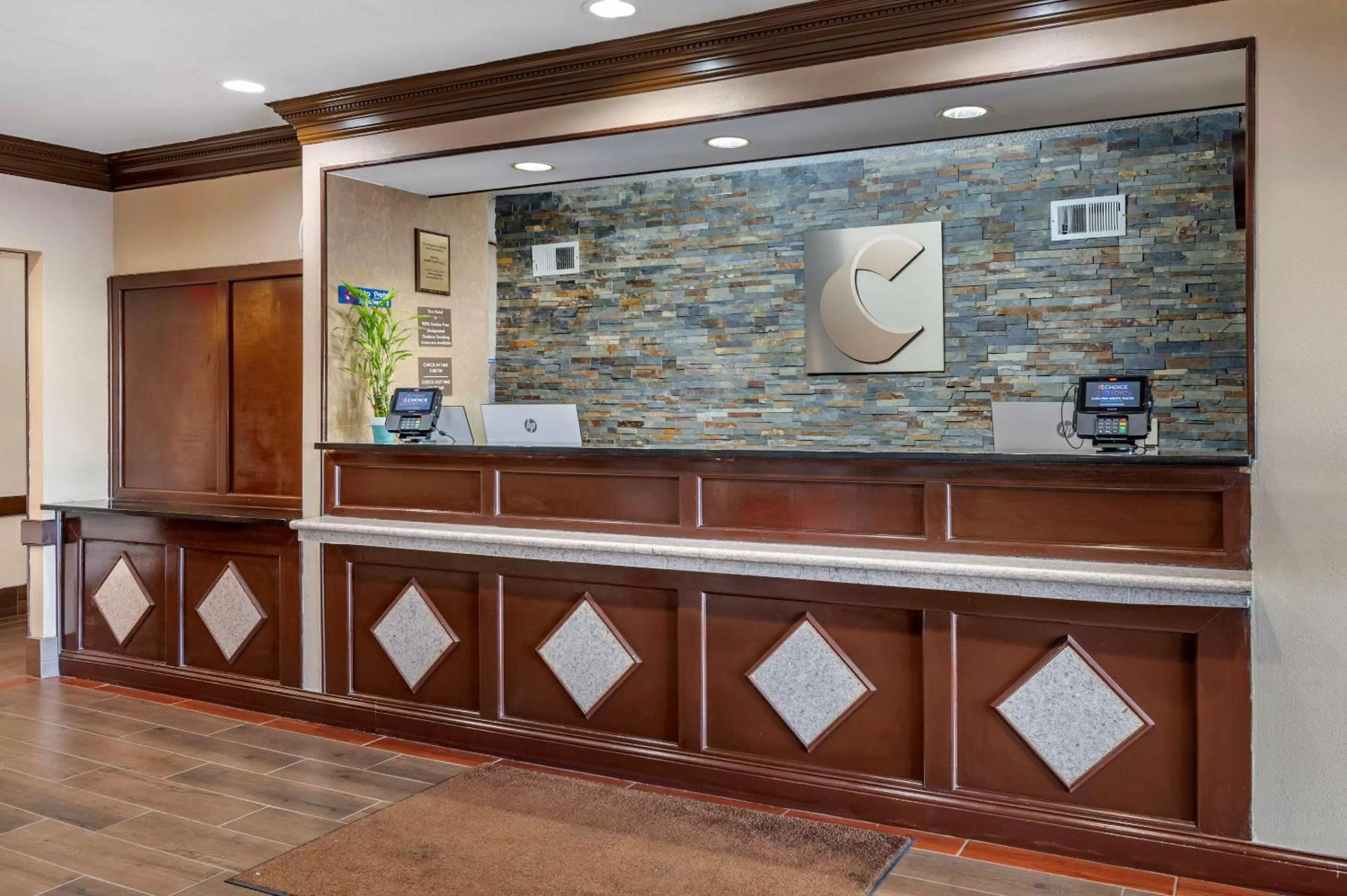 Lobby or reception in Comfort Inn & Suites Cincinnati Uptown Clifton
