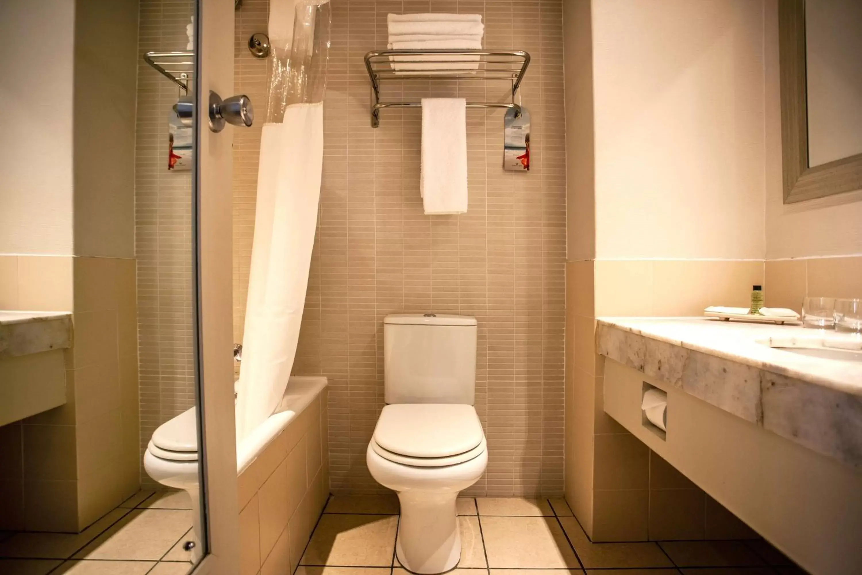 Suite King smoking in Garden Court Kimberley Suite King smoking in Garden Court Kimberley