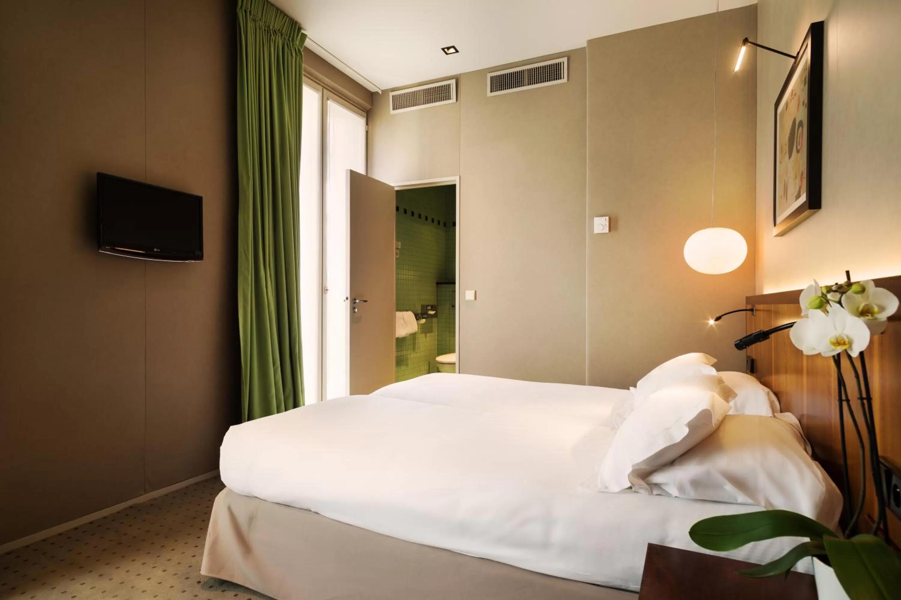 Bed in Chateaudun Opéra