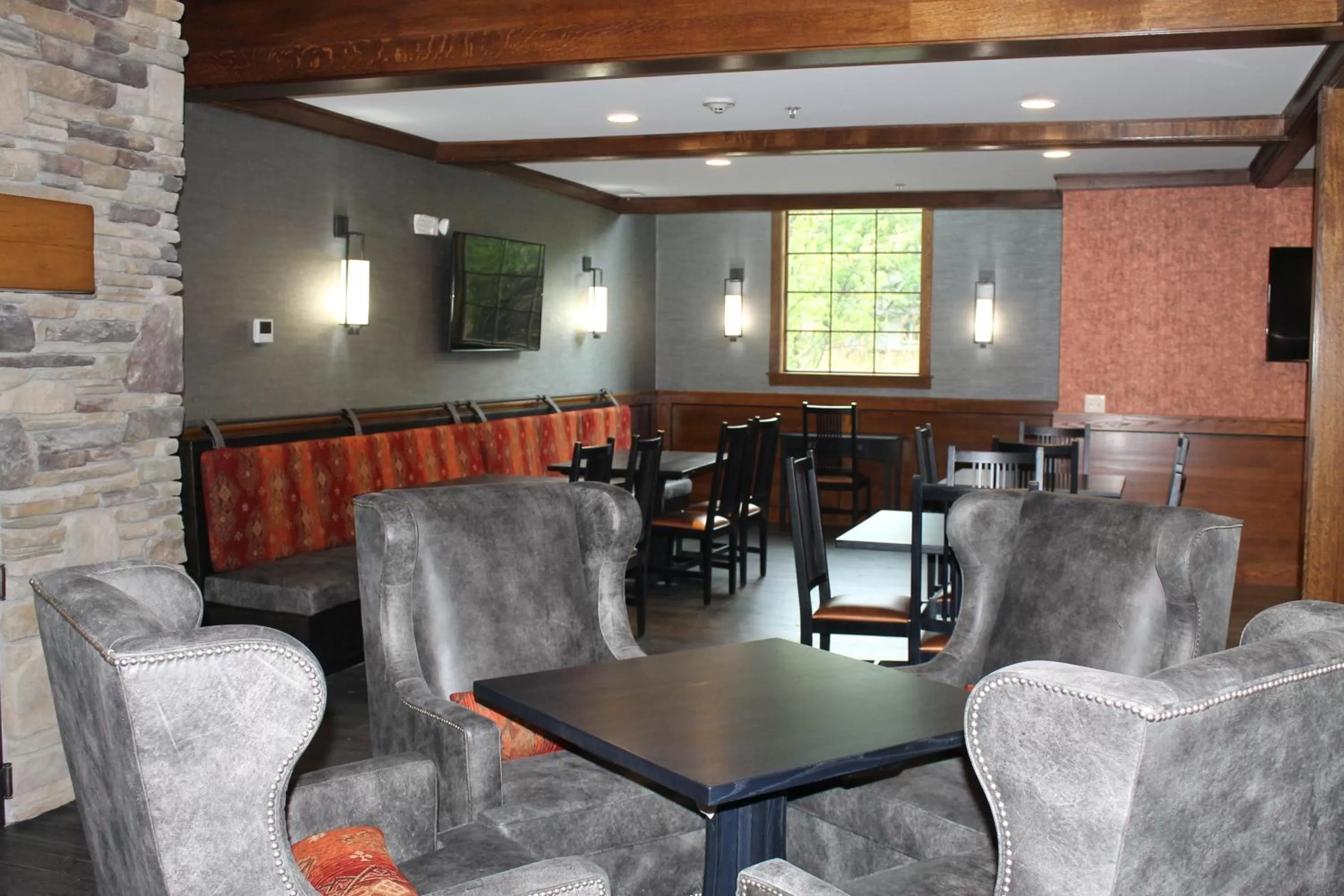 Restaurant/places to eat in The Craftsman Inn & Suites