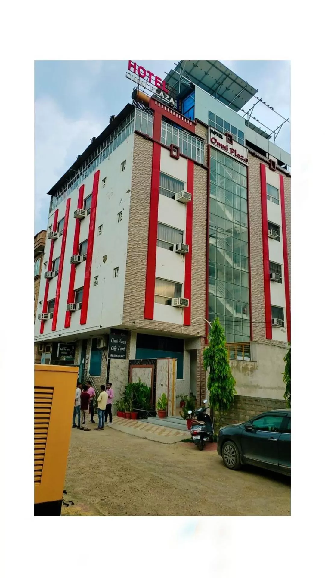 Property building in Hotel Omni Plaza