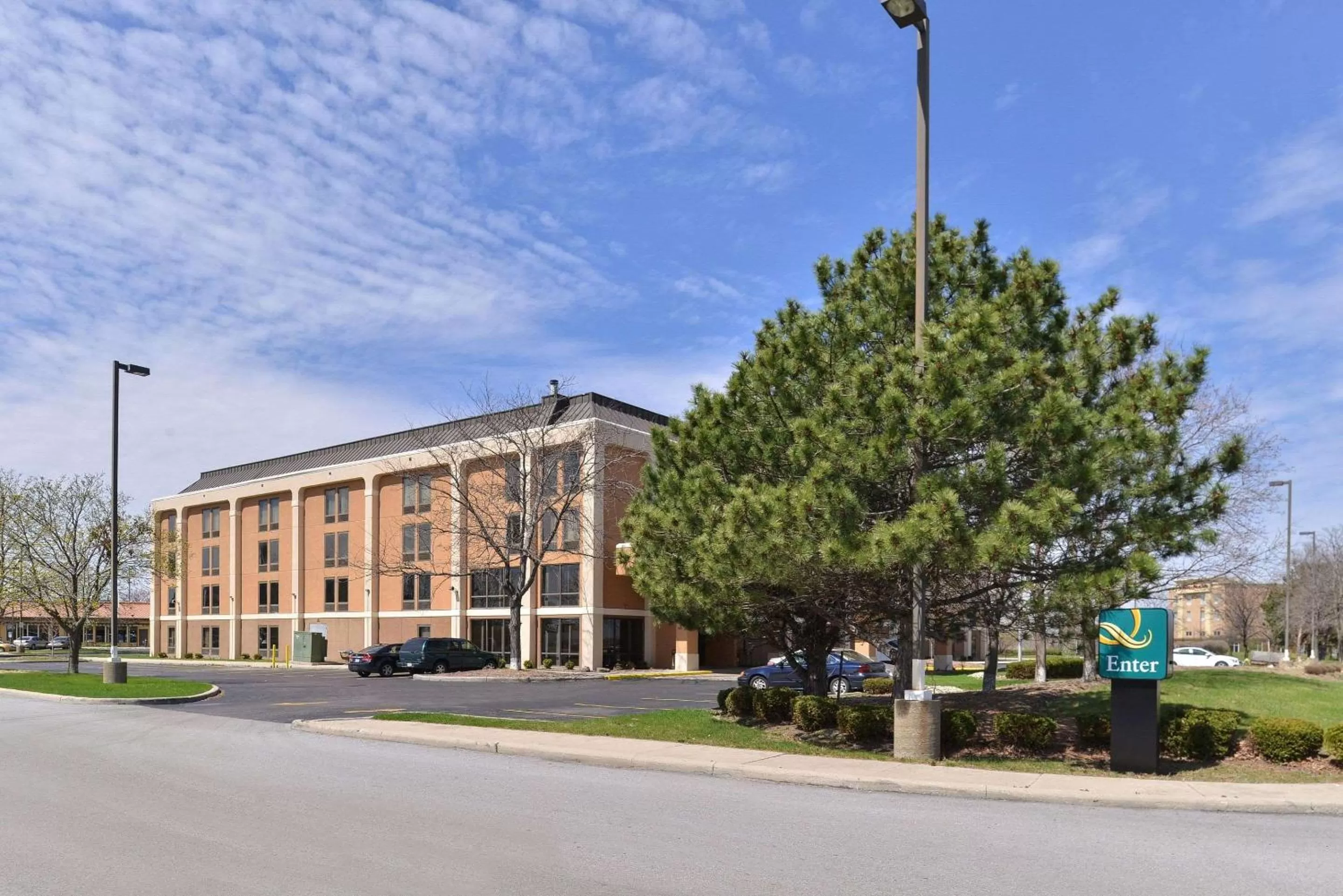 Property building in Quality Inn & Suites Matteson near I-57