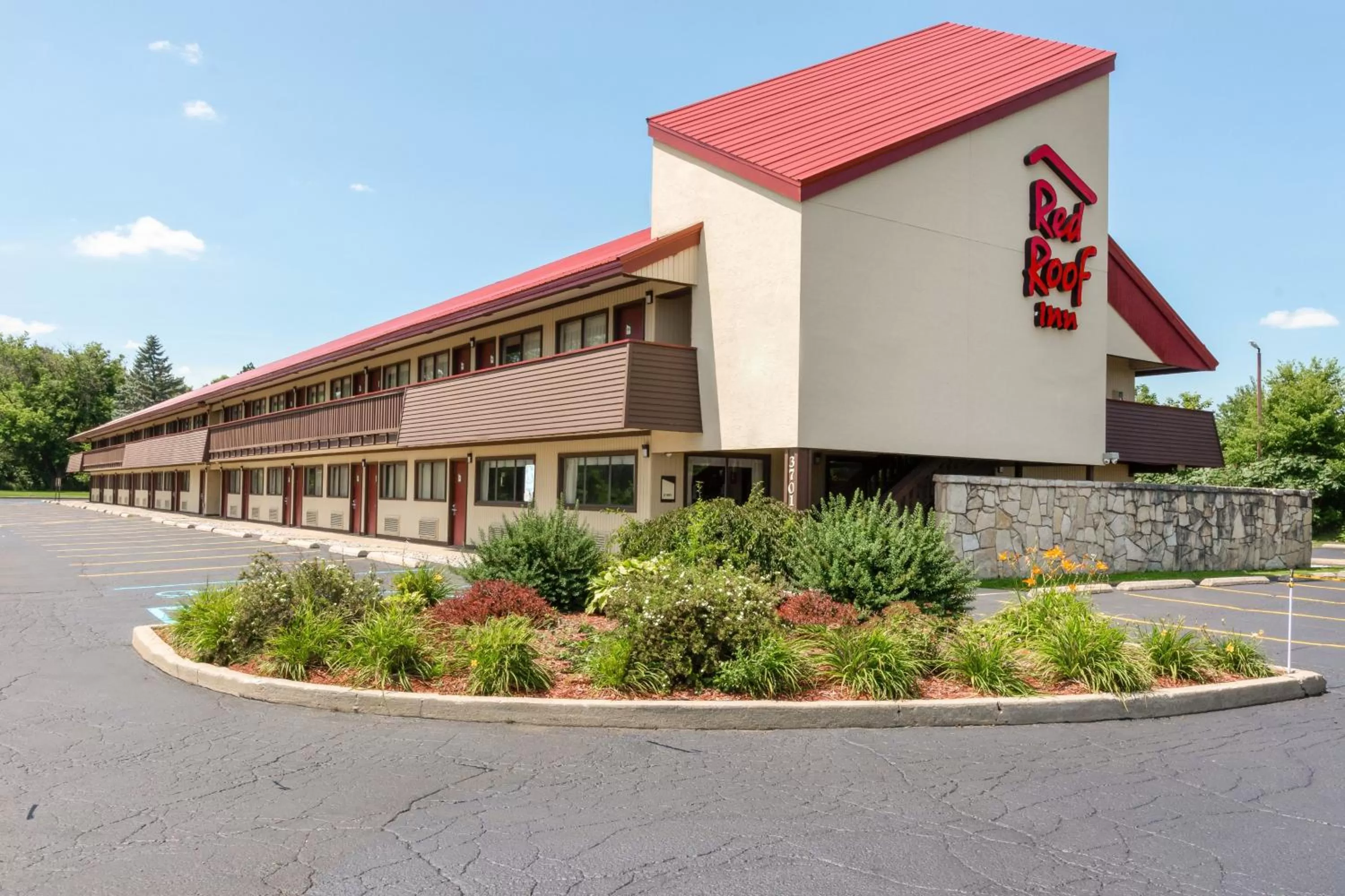 Property building in Red Roof Inn Kalamazoo East – Expo Center