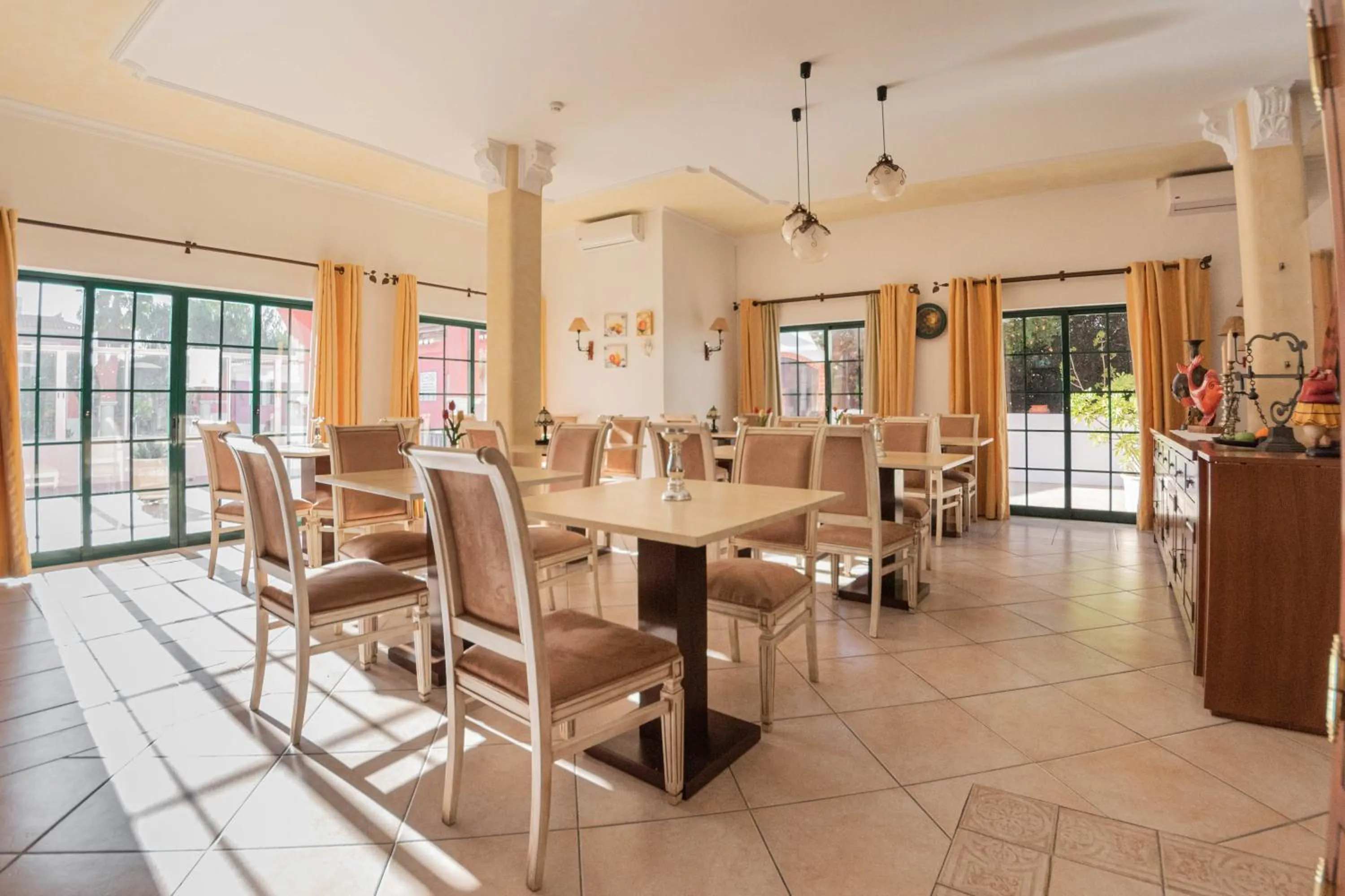 Restaurant/places to eat in Solar de Mos