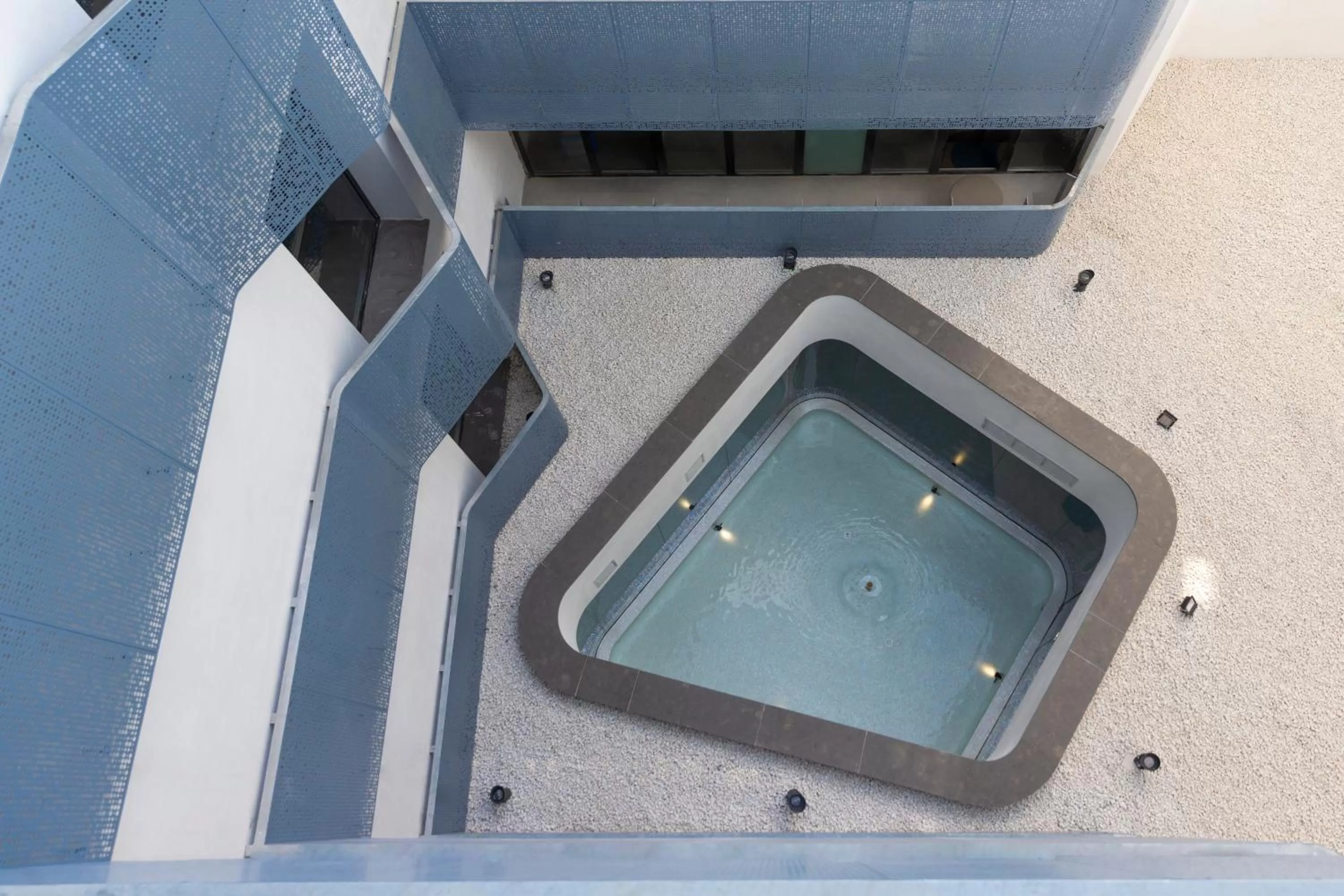 Inner courtyard view in Hotel Macià Sevilla Kubb