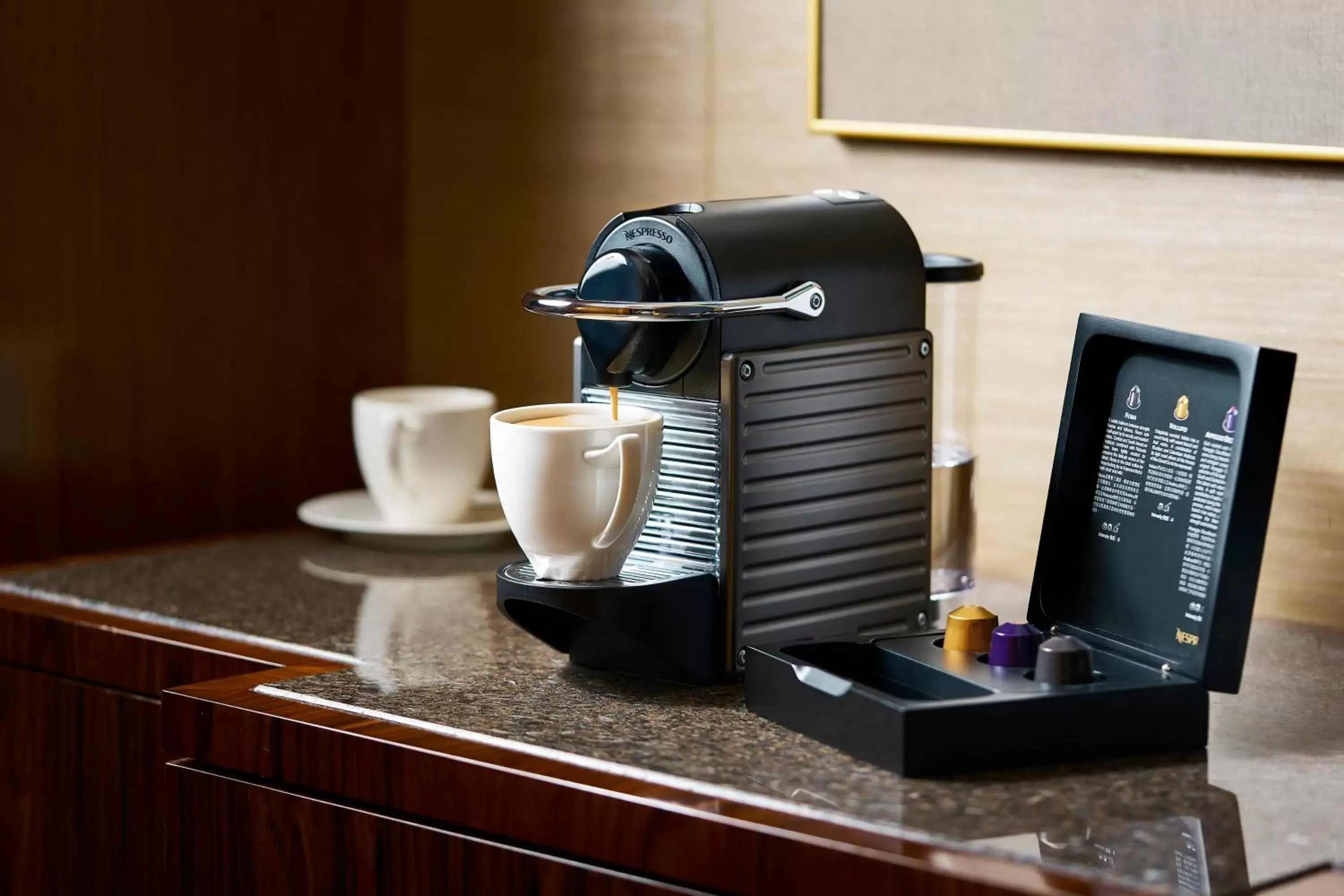 Sky King or Queen Room with Side Harbor View in The Royal Garden Sky King or Queen Room with Side Harbor View in The Royal Garden