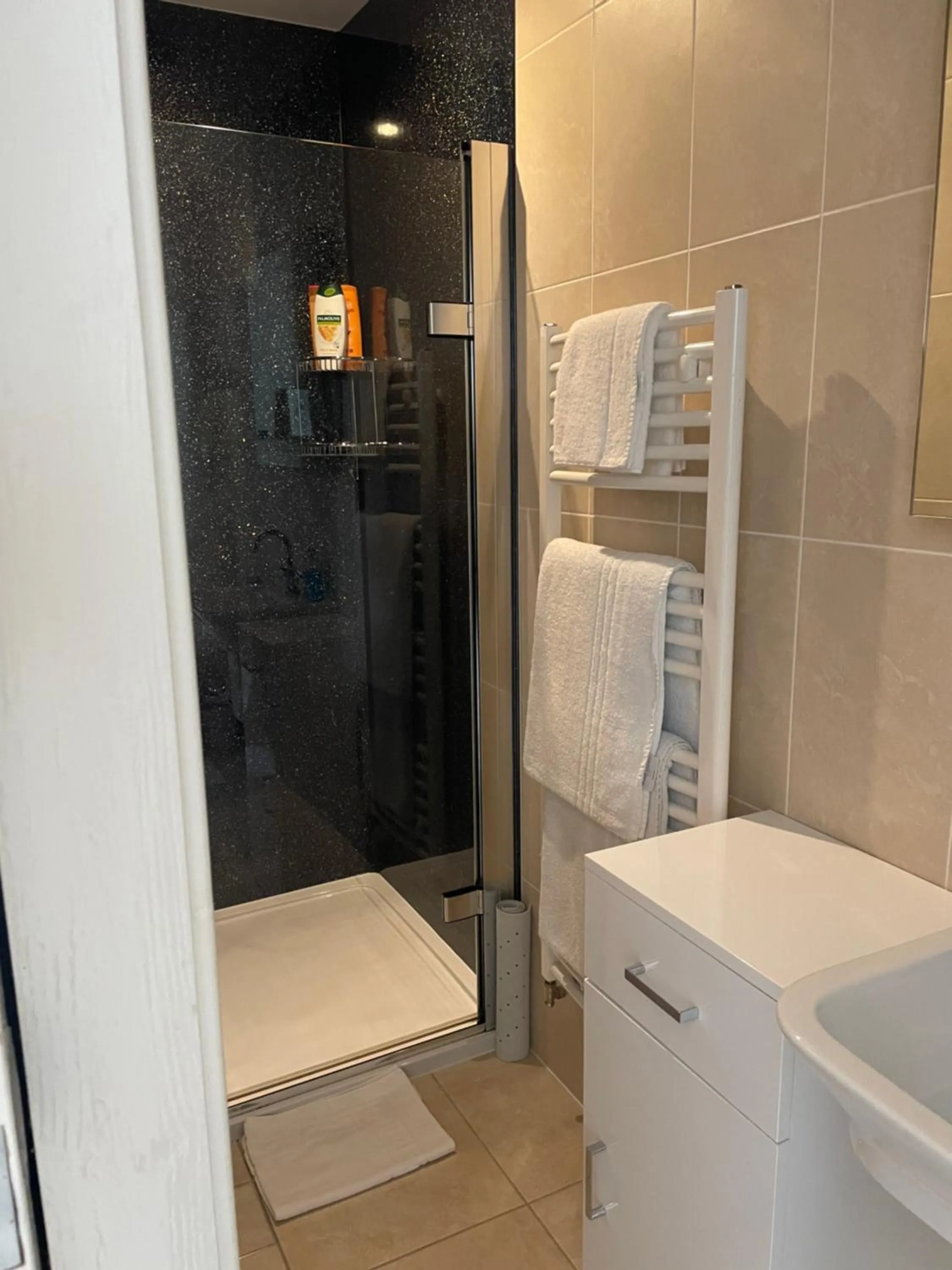 Bathroom in Inchrye Bed & Breakfast