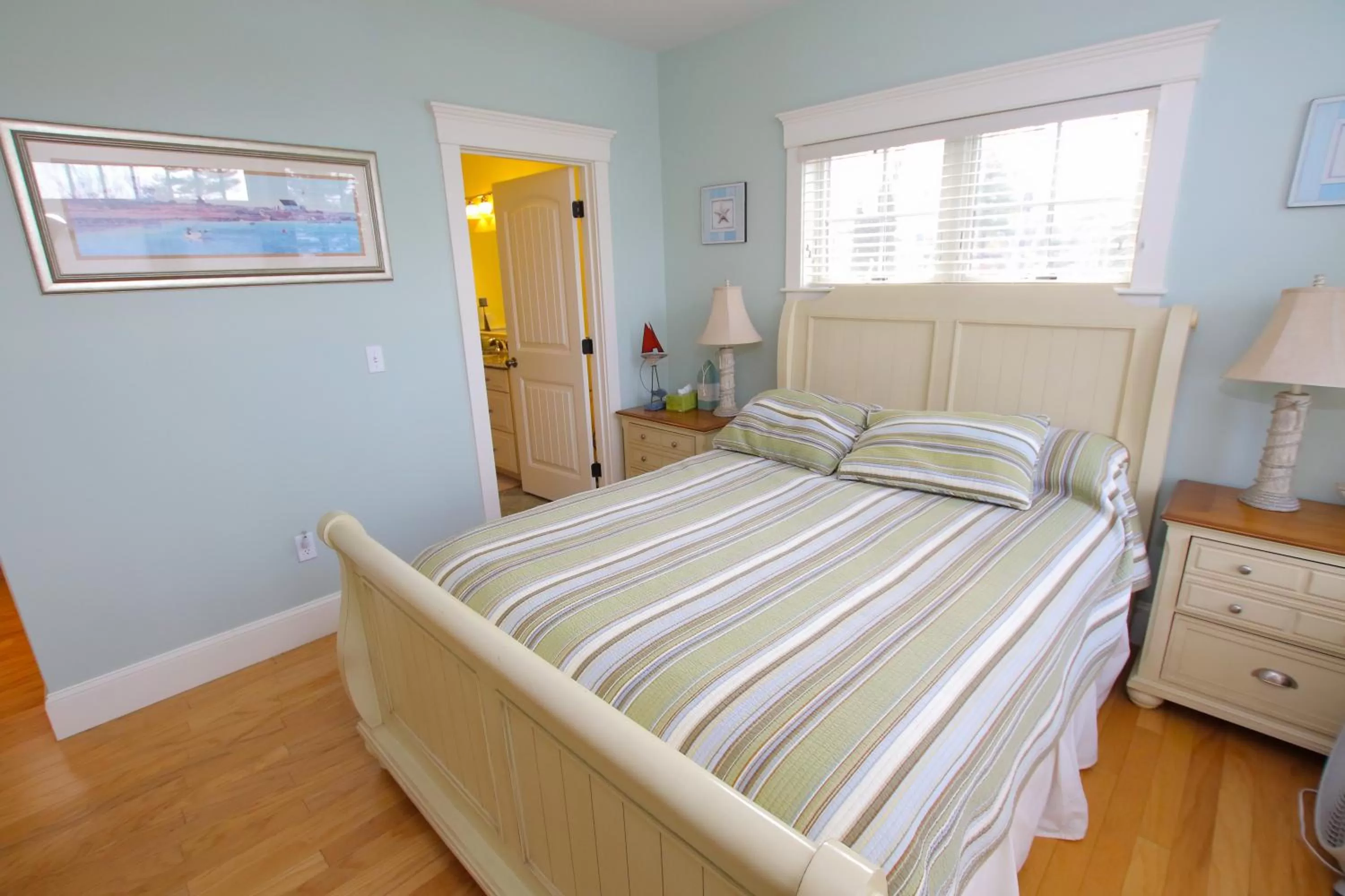Bed in Sheepscot Harbour Village Resort