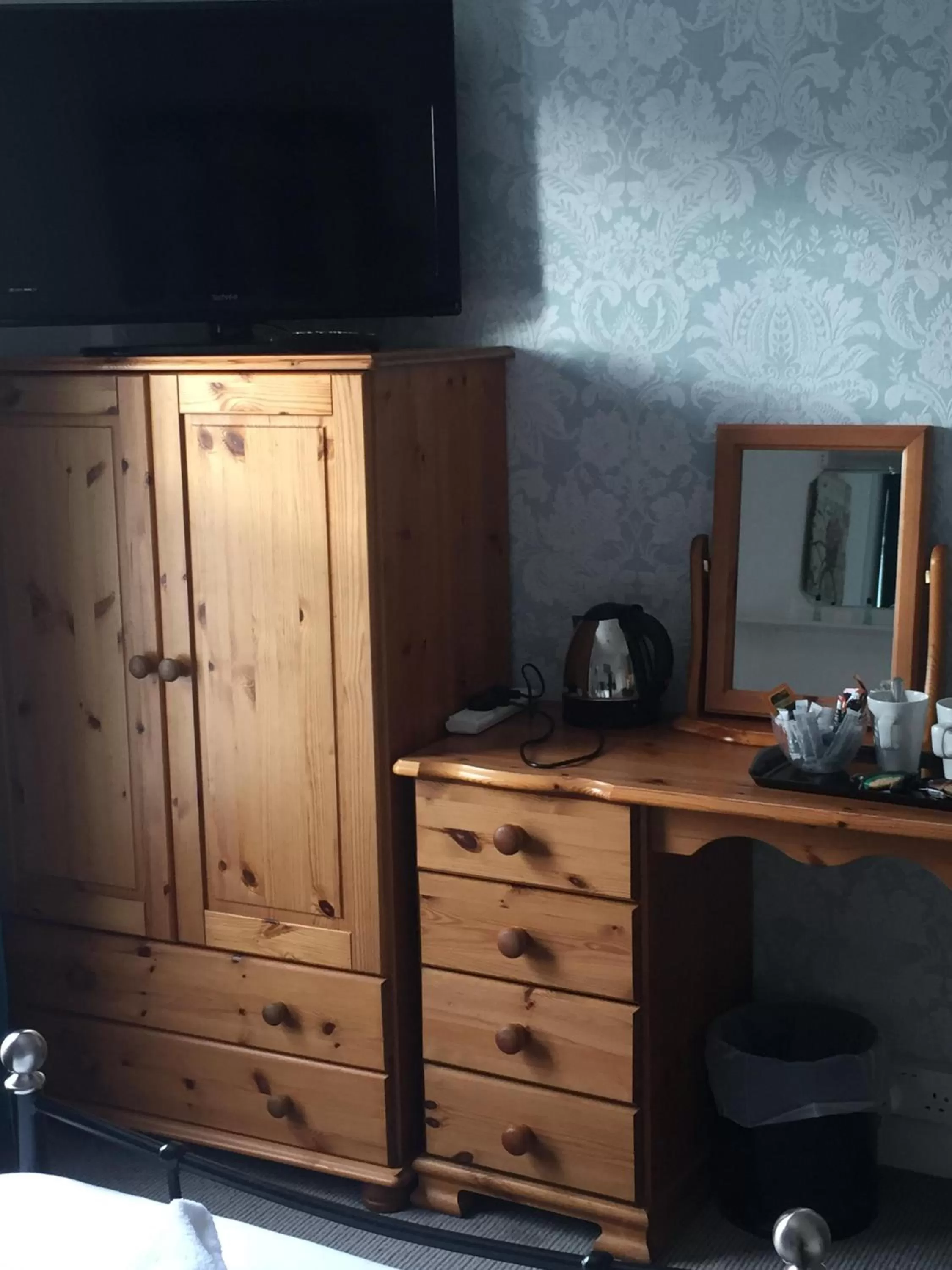 Standard Twin Room with Shared Bathroom in The Victoria Hotel