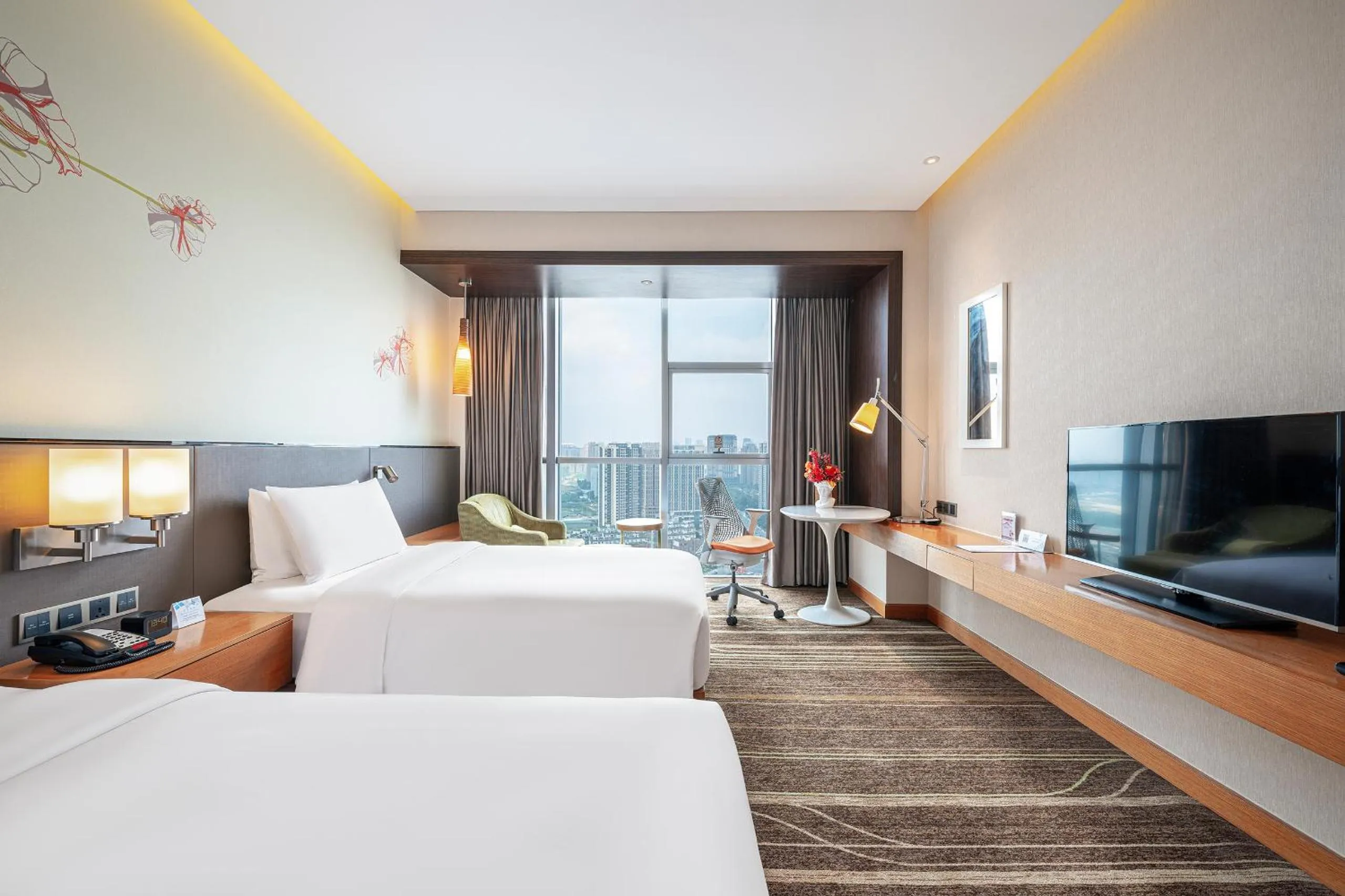 Seating area, Bed in Hilton Garden Inn Chengdu Huayang