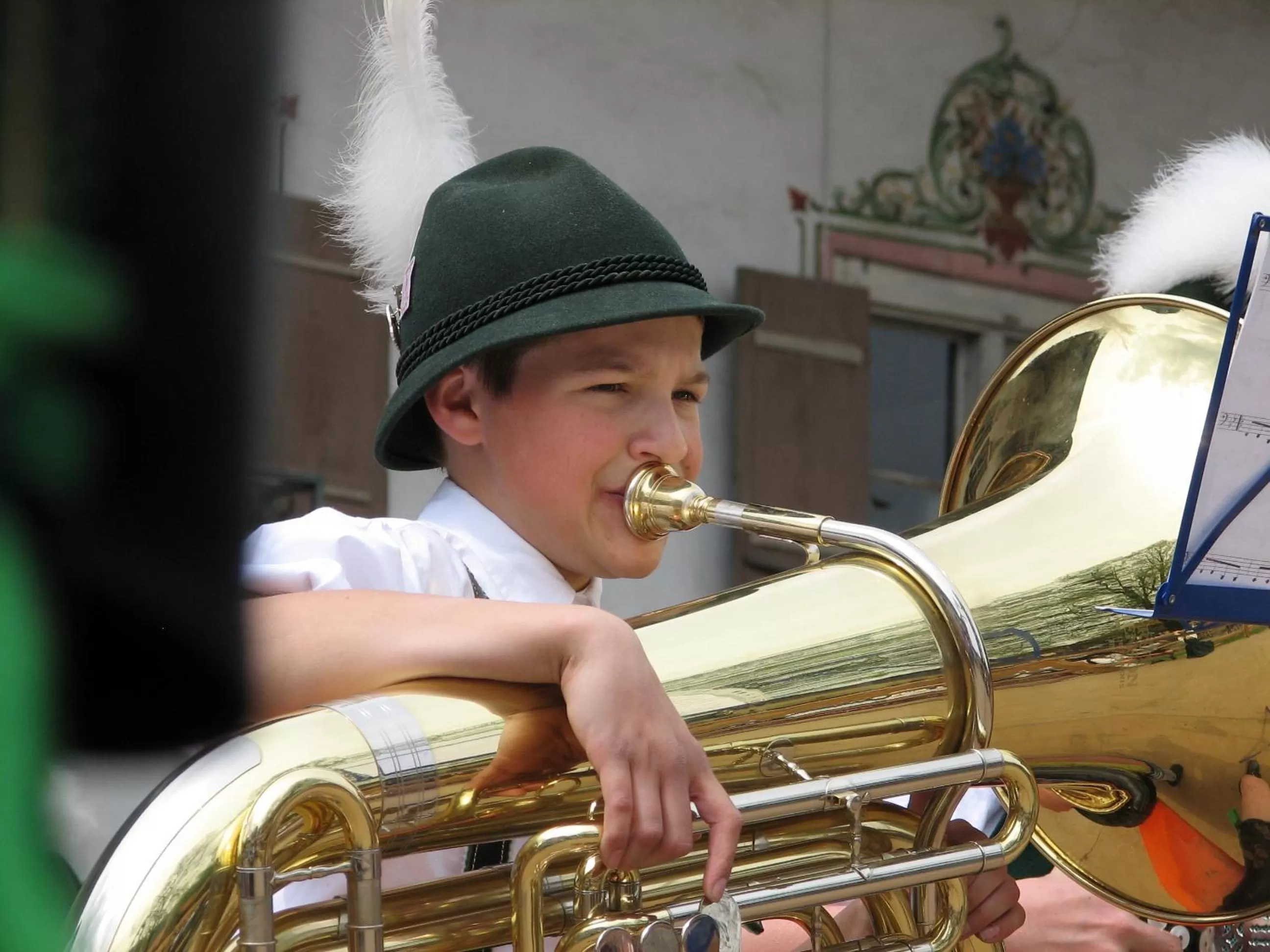 People in Aktivhotel & Gasthof Schmelz Ihr familienfreundliches Urlaubs Hotel mit Wellness Almsauna ab Februar Chiemgau Karte