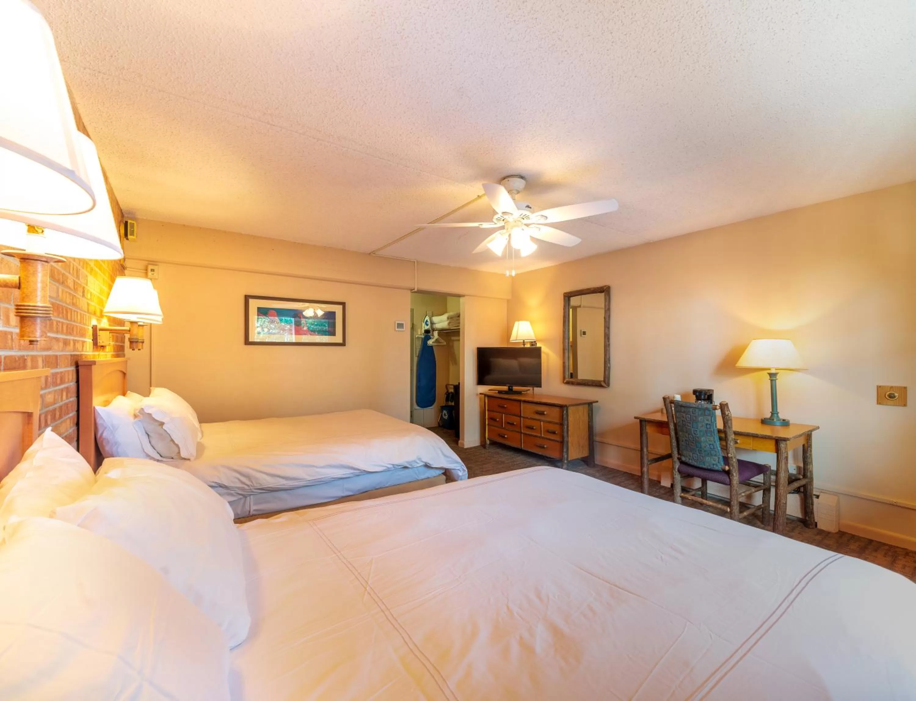 Photo of the whole room, Bed in Mountain Chalet Snowmass
