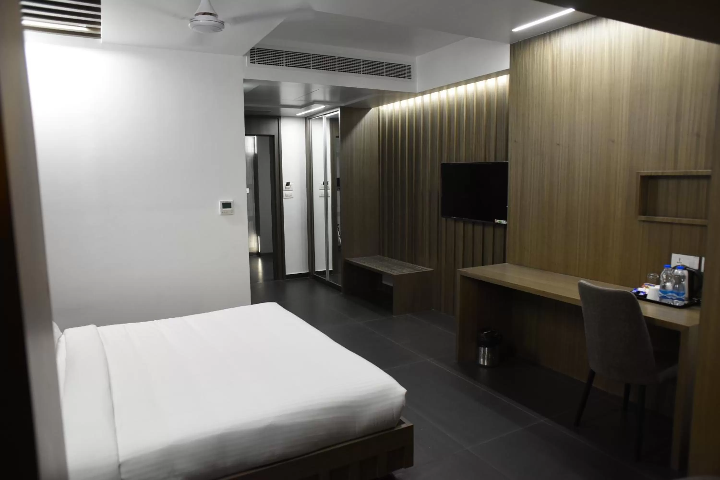 Bedroom, Bed in RATHNA RESIDENCY - Near US CONSULATE