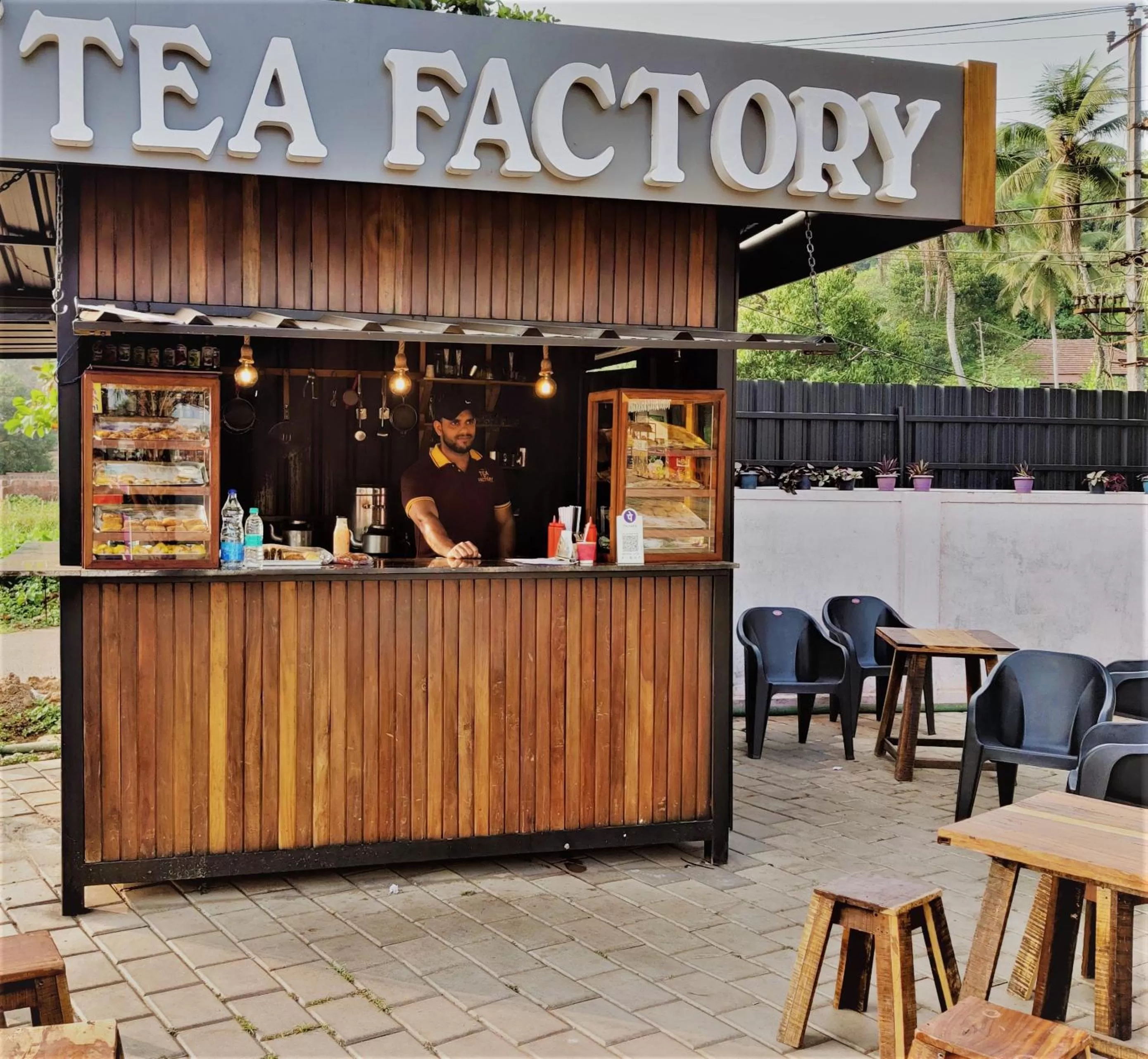 Coffee/tea facilities in Adyar Plaza Inn by RAK Rooms, Mangaluru