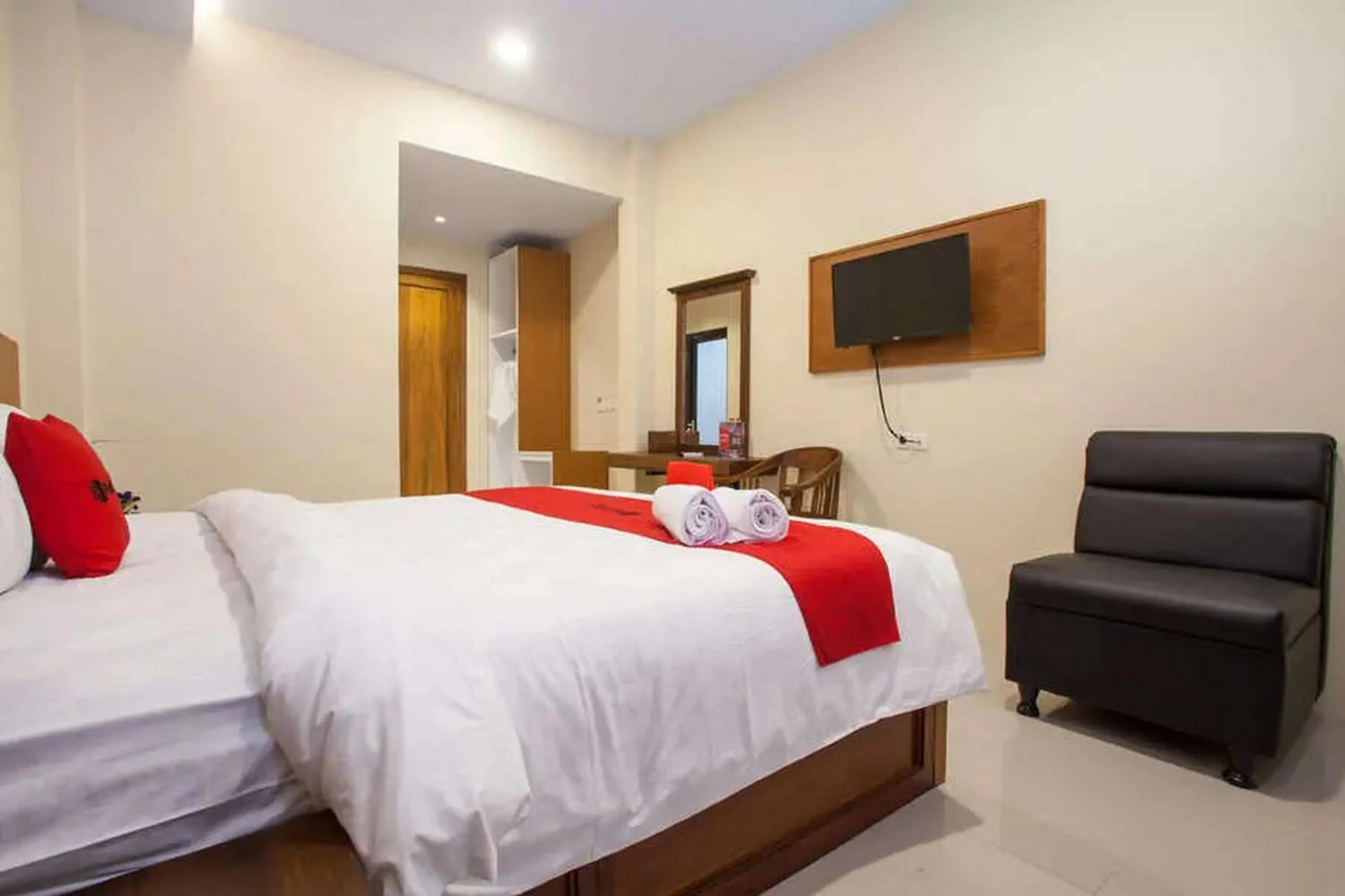 Bed in RedDoorz Premium @ Jalan Cengkeh Malang