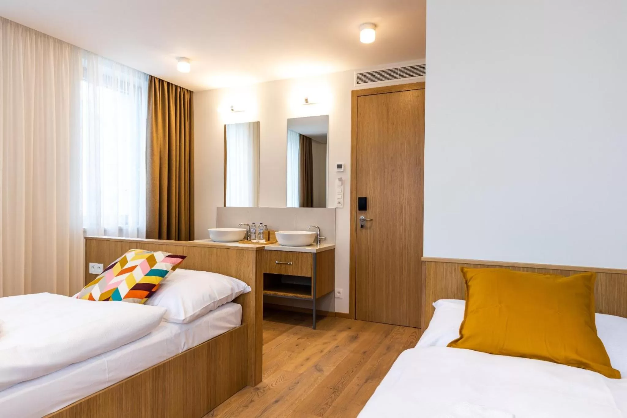 Photo of the whole room, Bed in RAJ zdravia