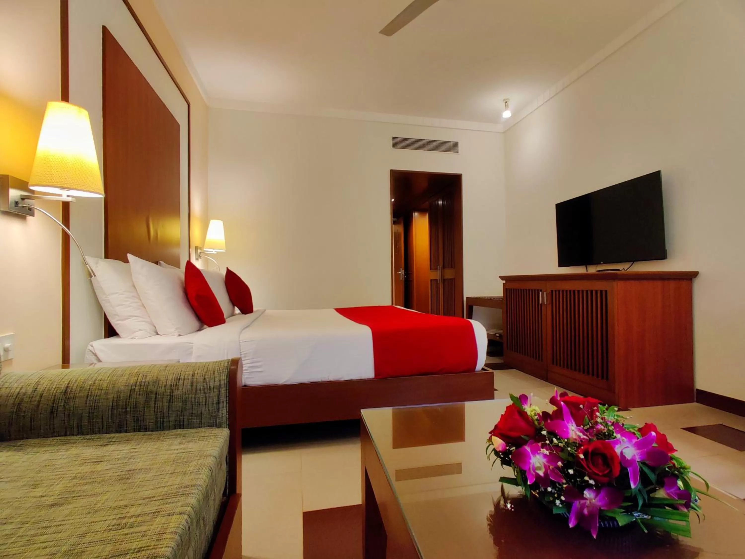 Bed in Fariyas Resort Lonavala