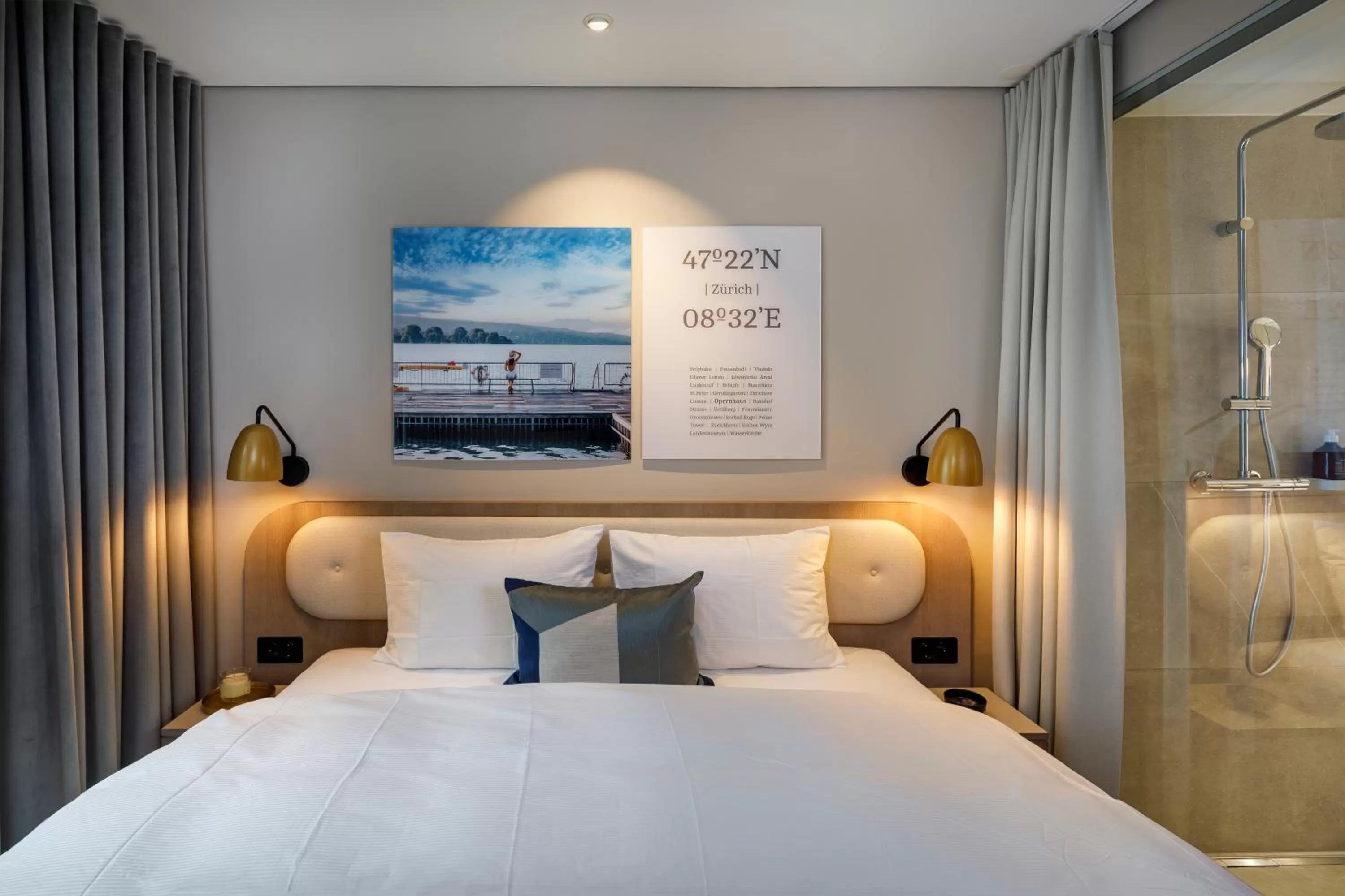 Shower, Bed in Hotel Felix